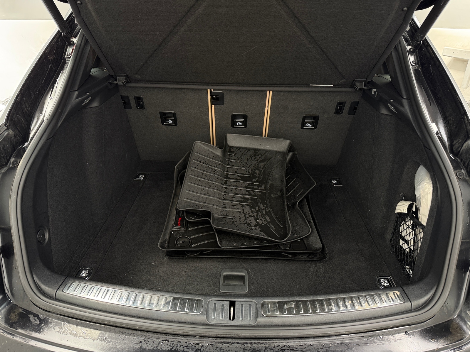 Thumbnail: 2023 Porsche Macan - 6