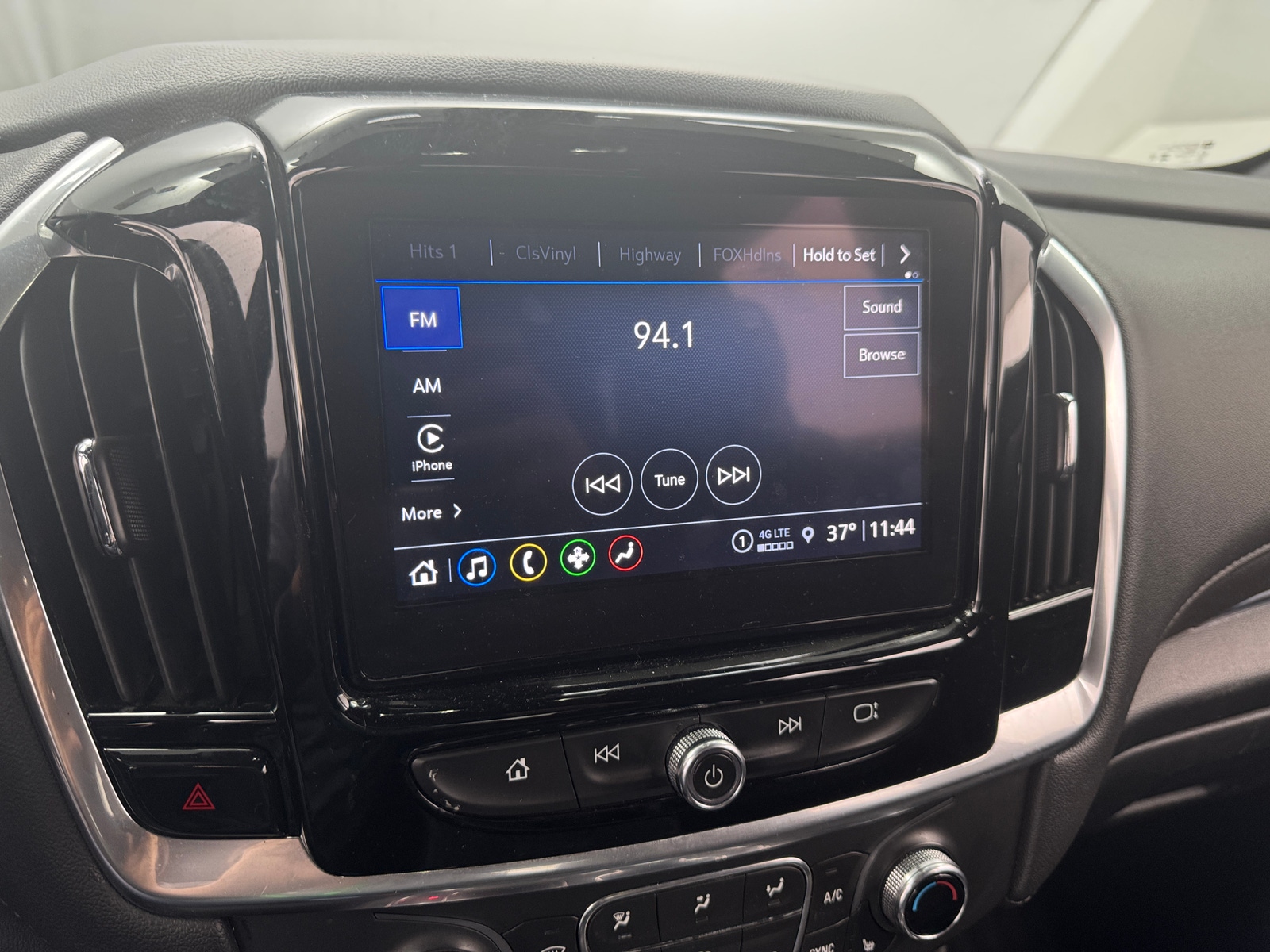 Thumbnail: 2023 Chevrolet Traverse - 4