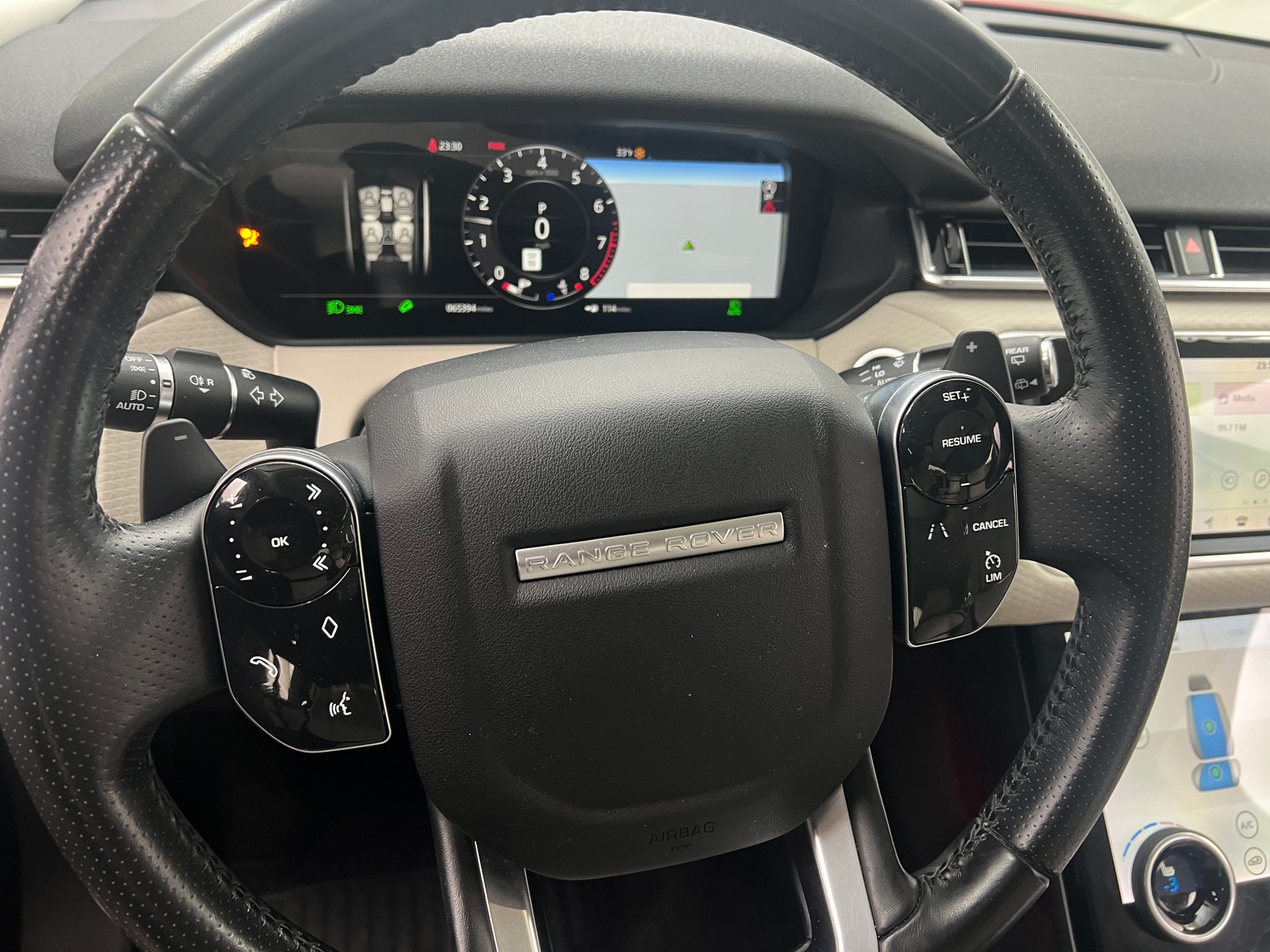 Thumbnail: 2018 Land Rover Range Rover Velar - 4