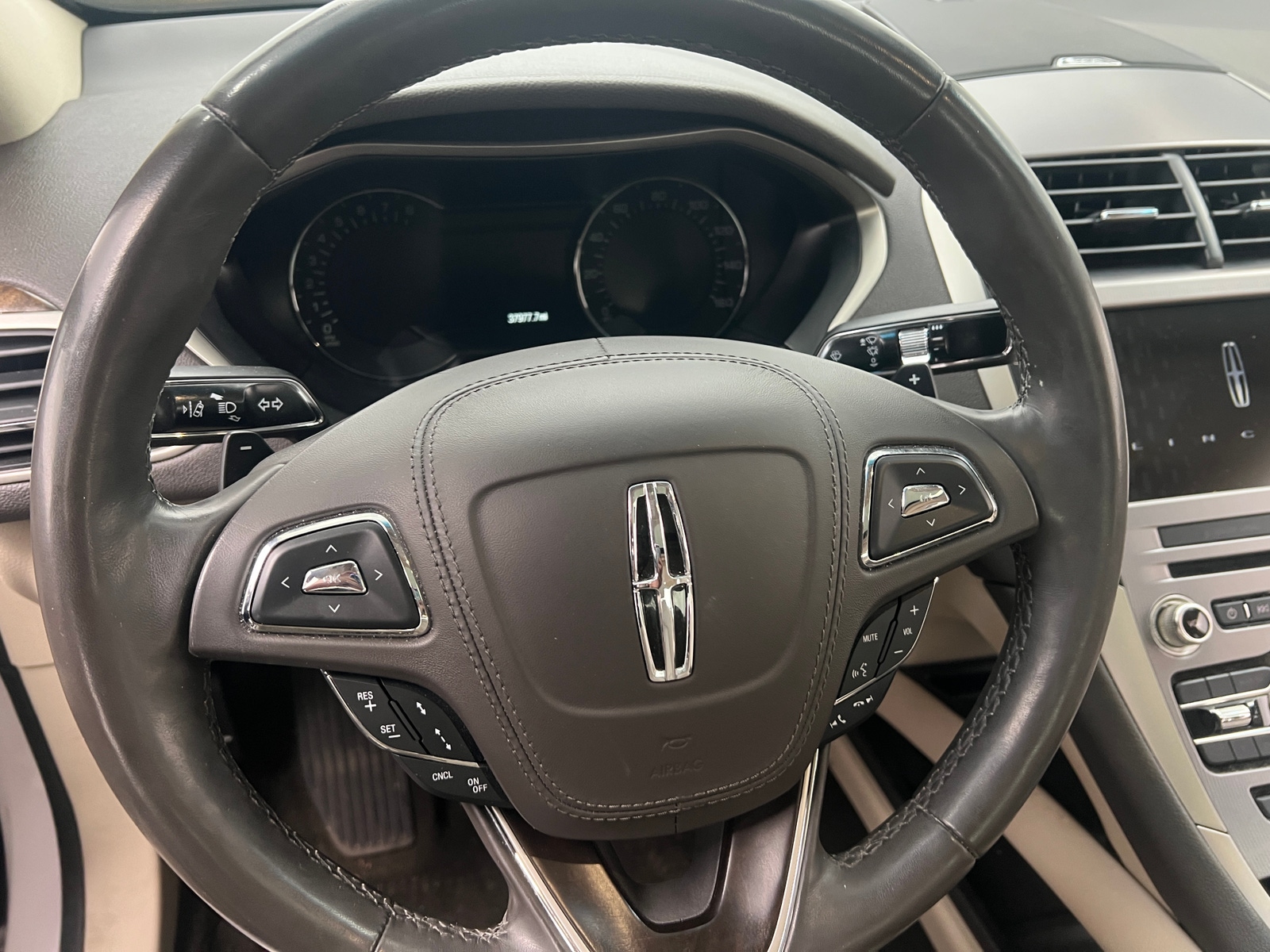 Thumbnail: 2019 Lincoln MKZ - 4