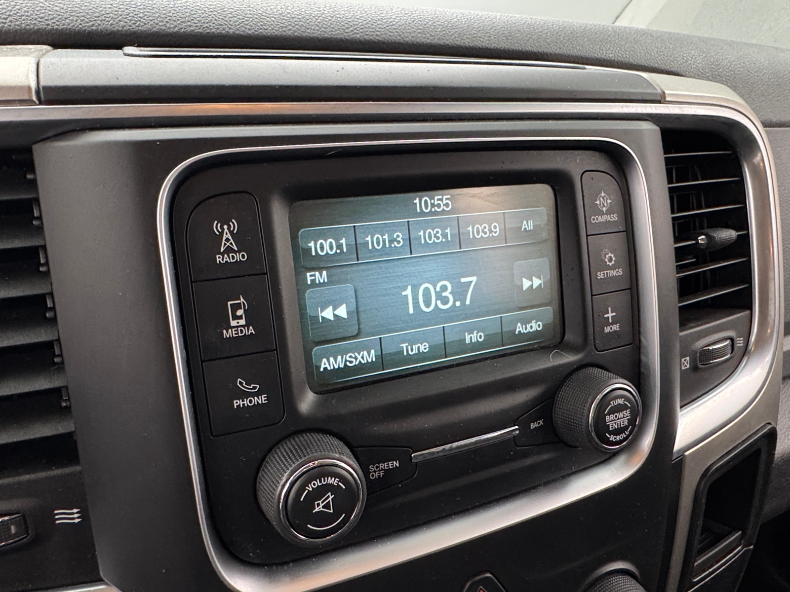 Thumbnail: 2020 RAM 1500 Classic - 4