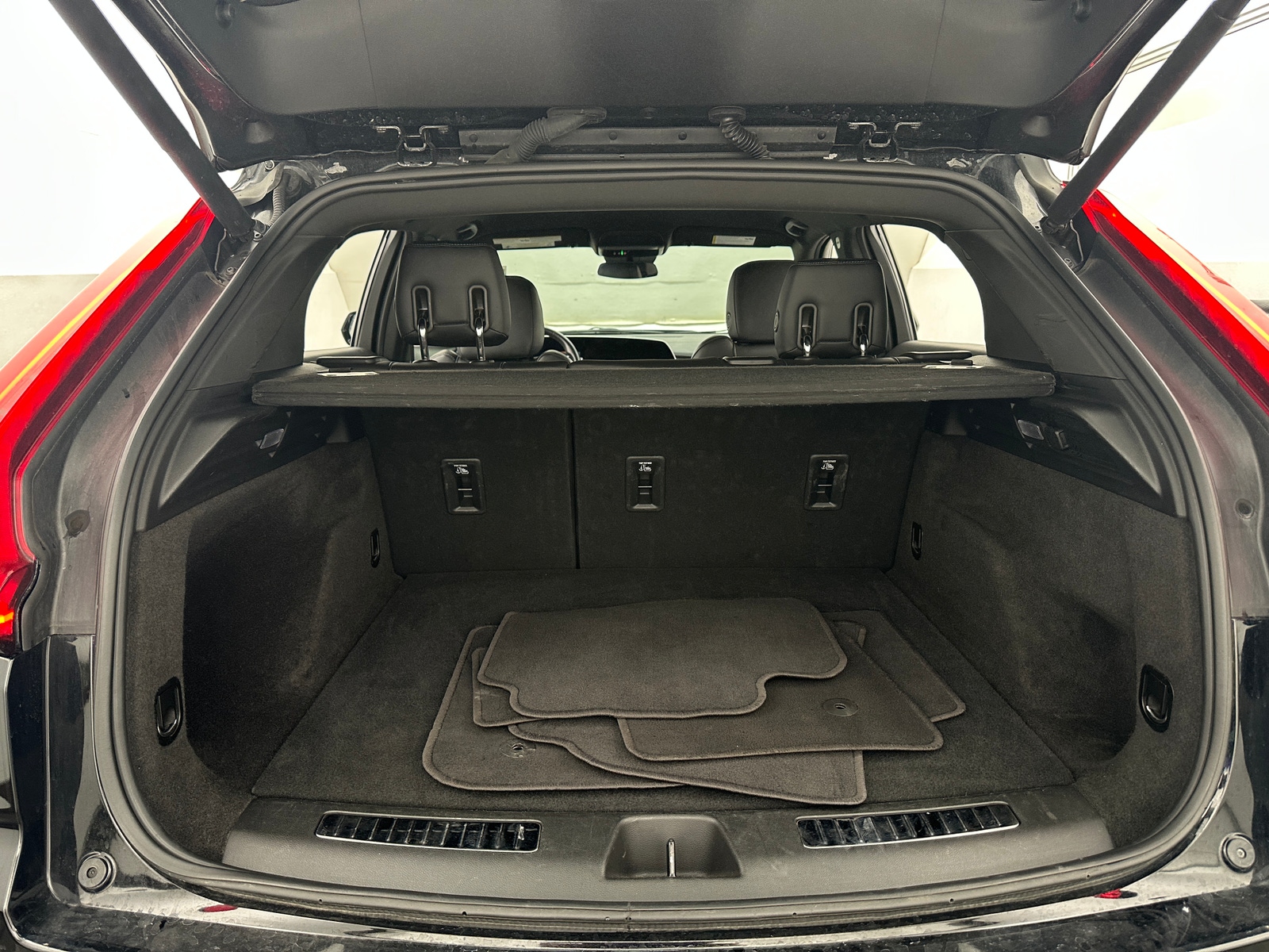 Thumbnail: 2024 Cadillac XT4 - 6