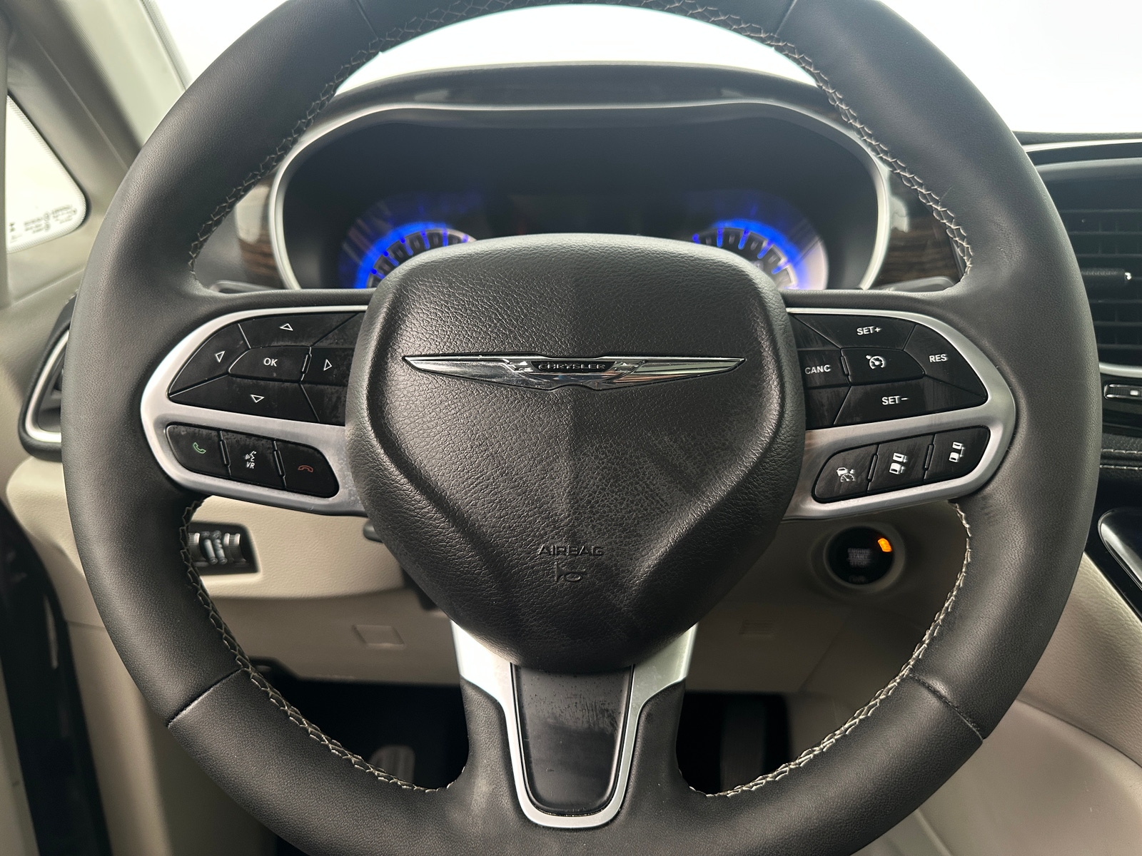 Thumbnail: 2024 Chrysler Pacifica - 4