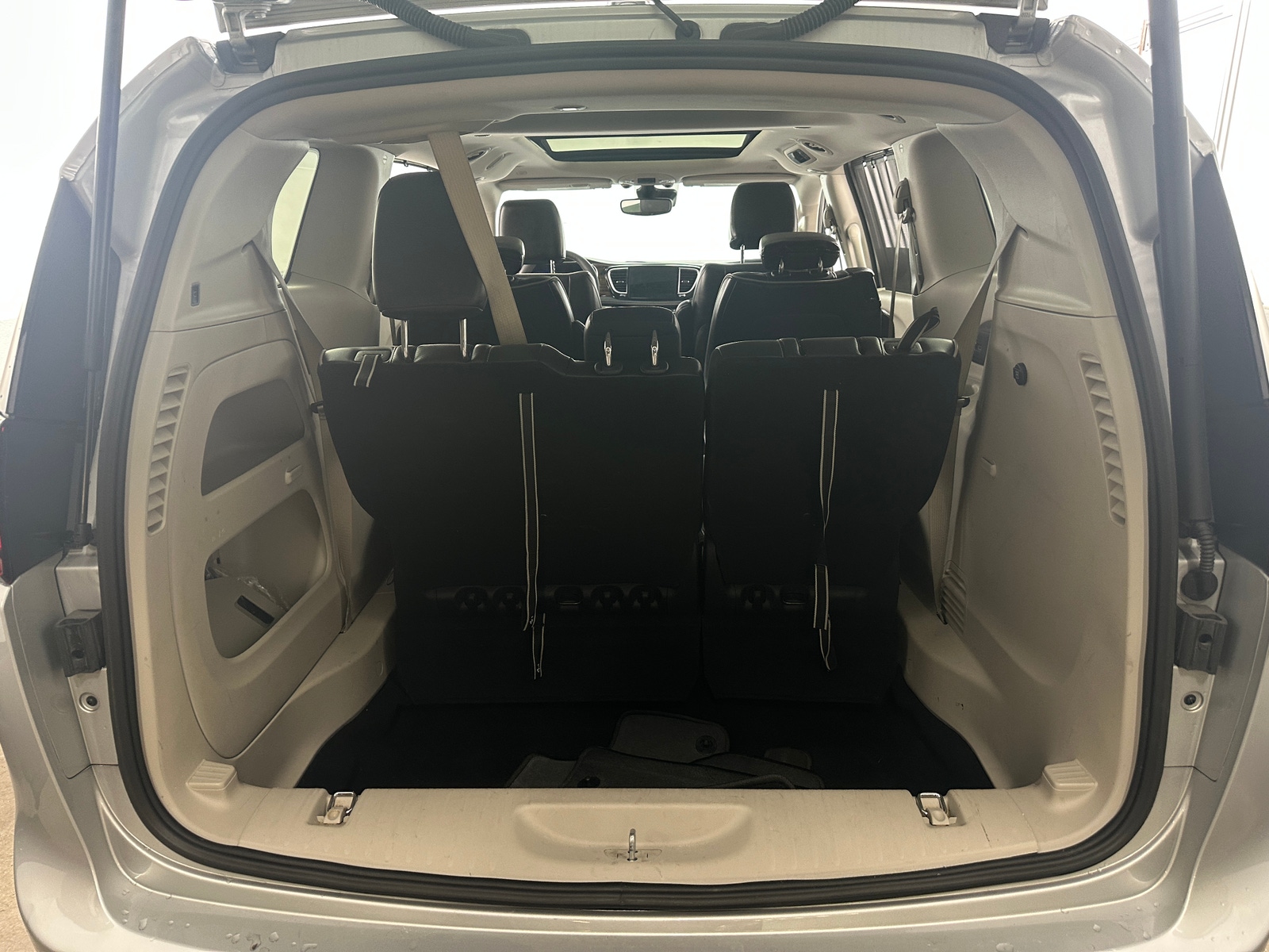 Thumbnail: 2024 Chrysler Pacifica - 6