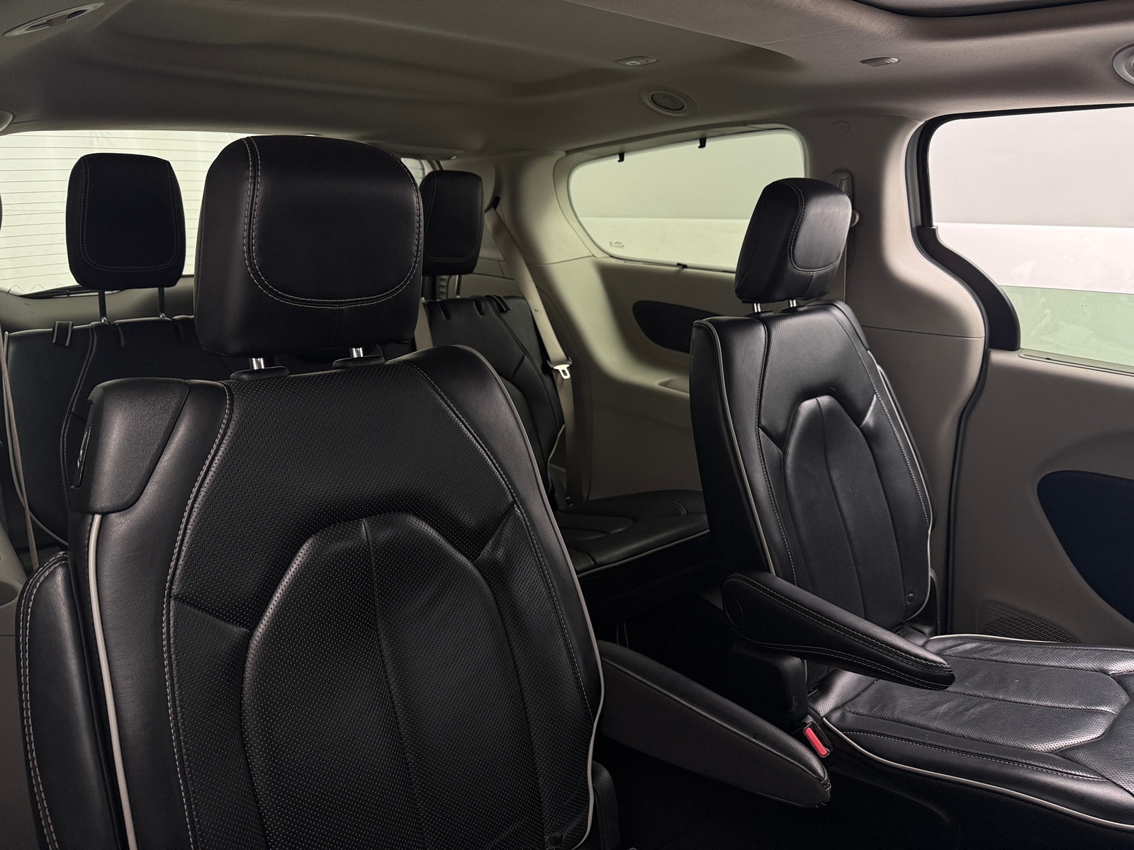 Thumbnail: 2023 Chrysler Pacifica - 5