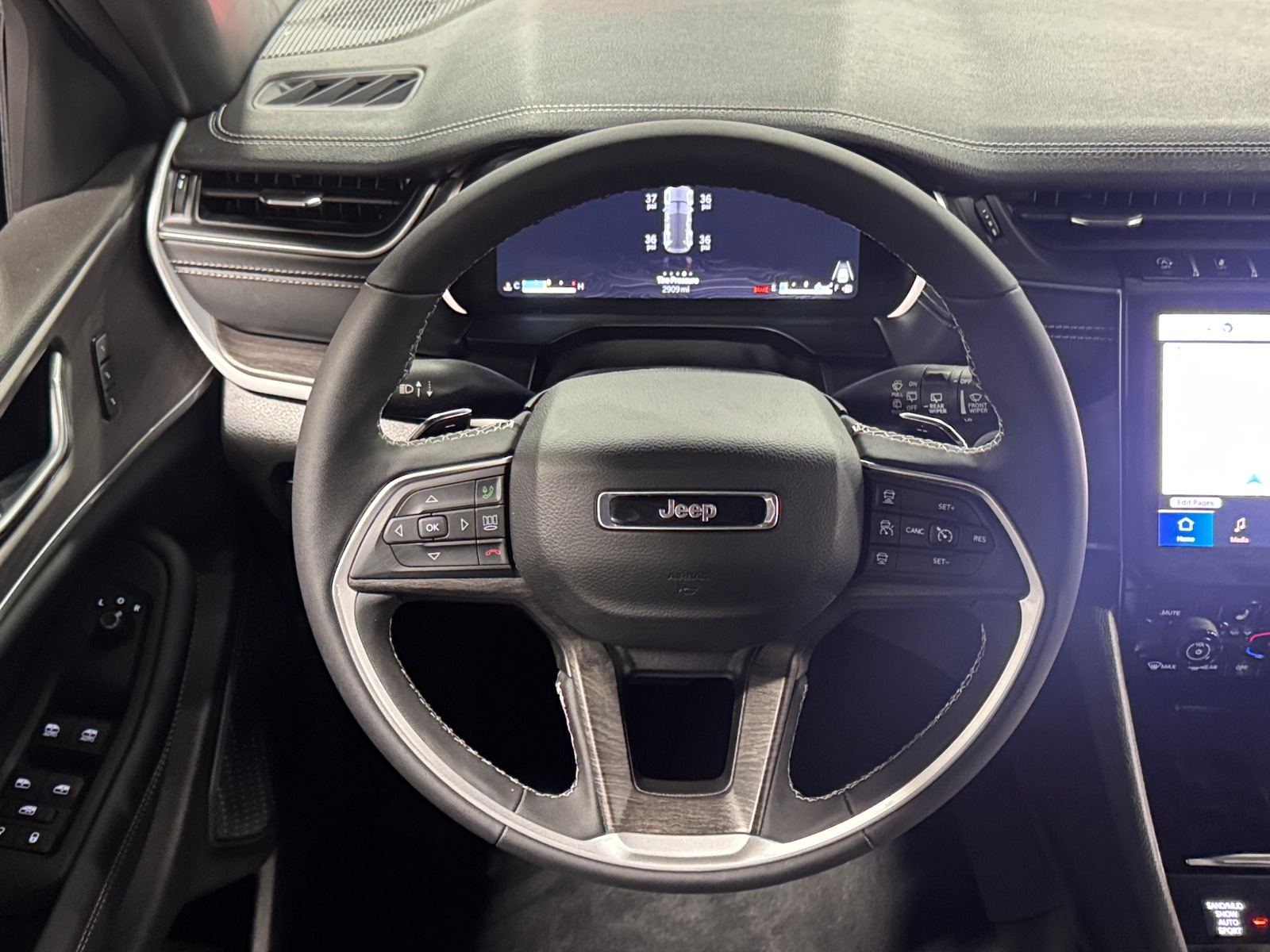 Thumbnail: 2025 Jeep Grand Cherokee - 4