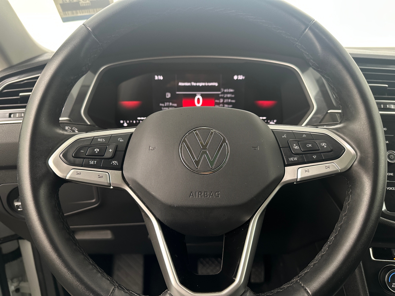 Thumbnail: 2024 Volkswagen Tiguan - 4