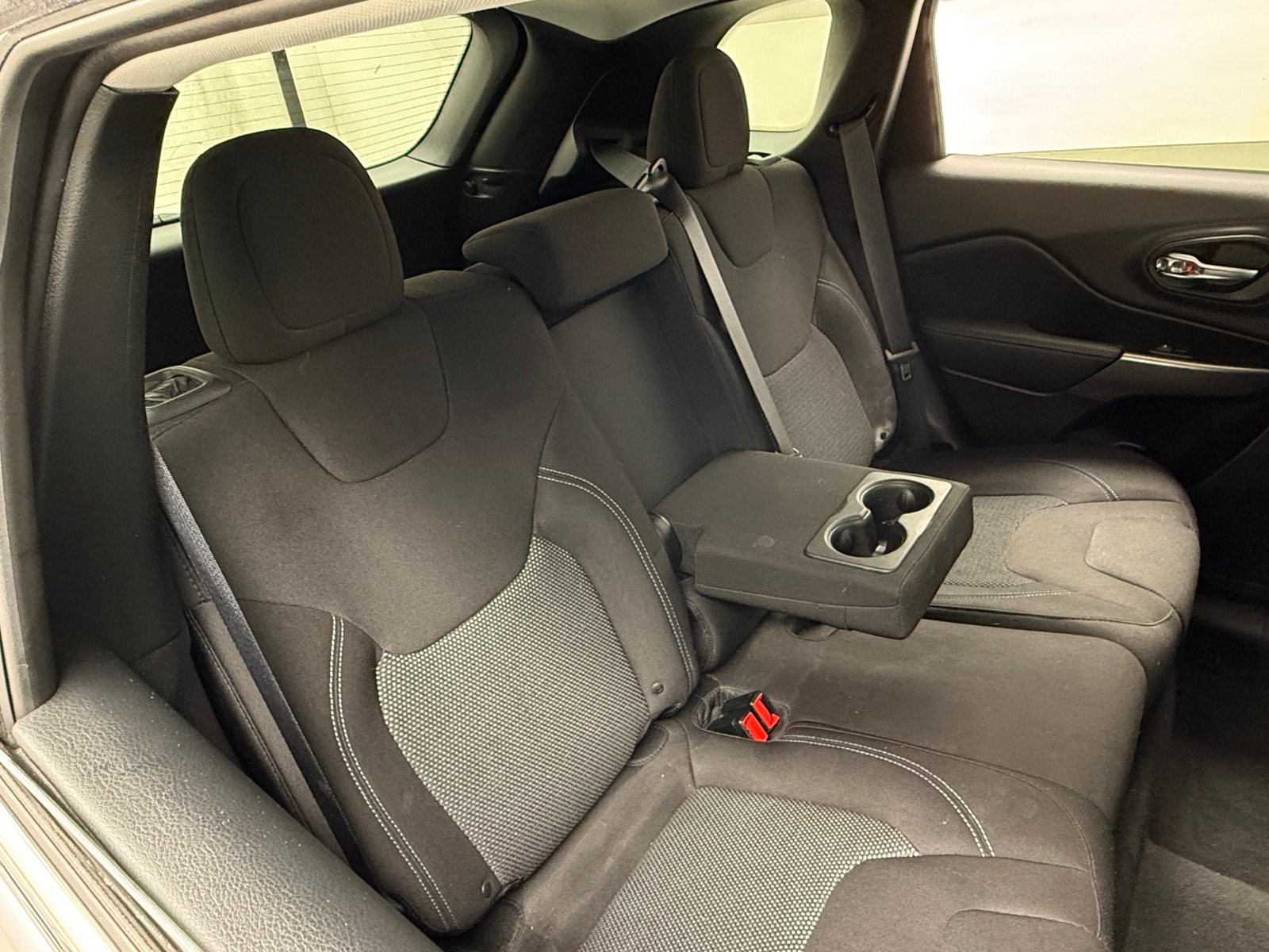 Thumbnail: 2019 Jeep Cherokee - 6