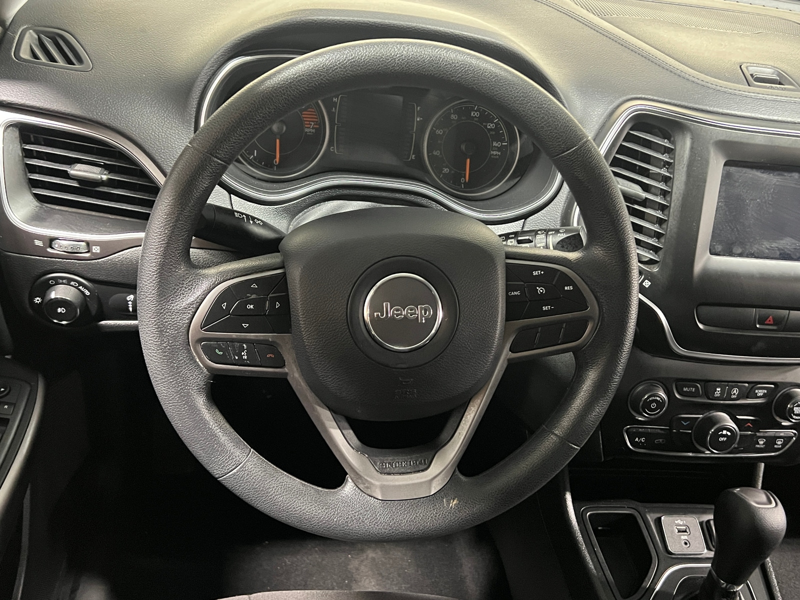 Thumbnail: 2019 Jeep Cherokee - 5