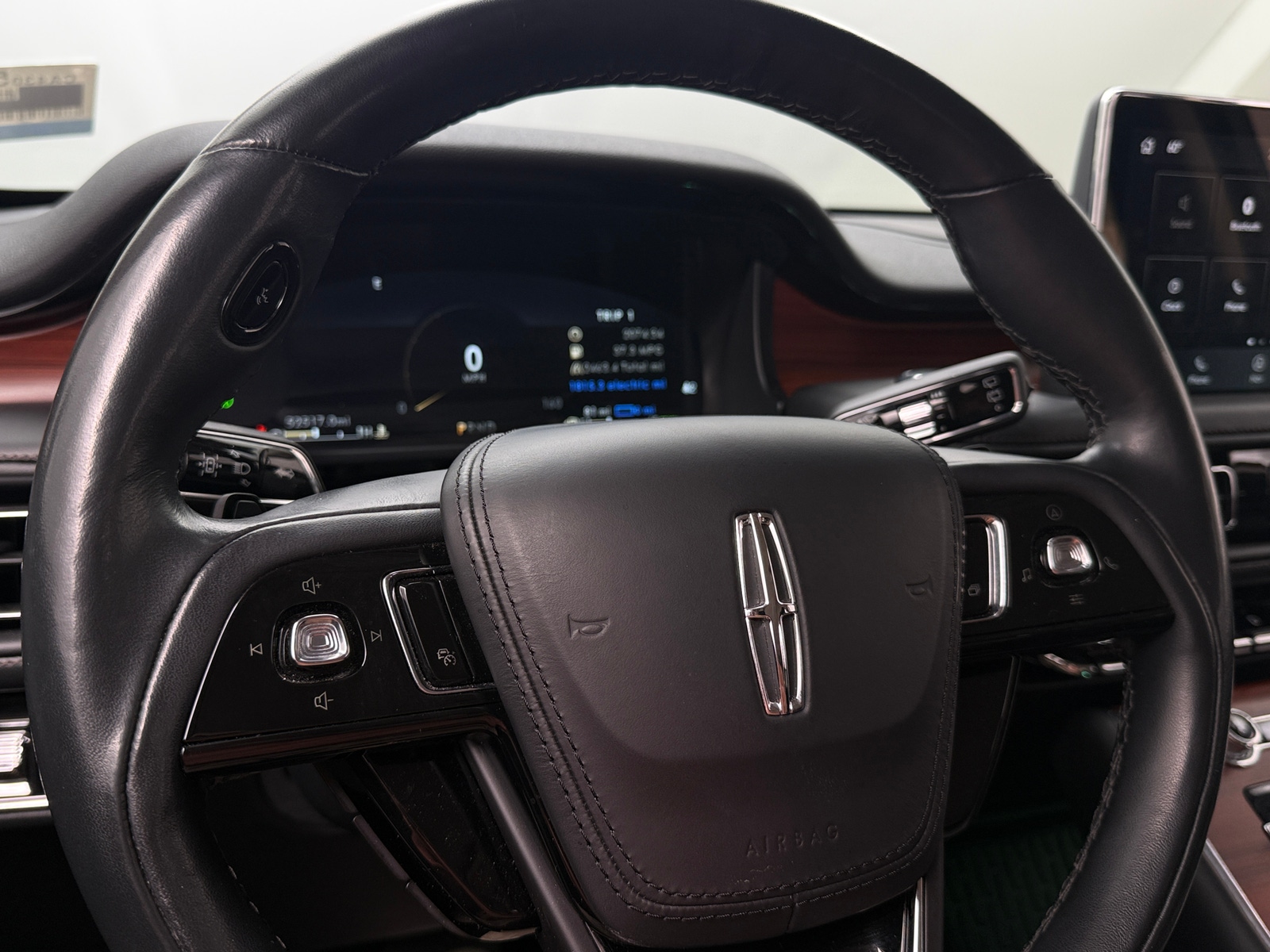 Thumbnail: 2023 Lincoln Aviator - 4