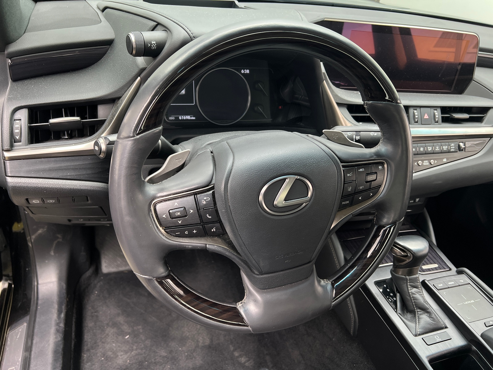 Thumbnail: 2021 Lexus ES - 4