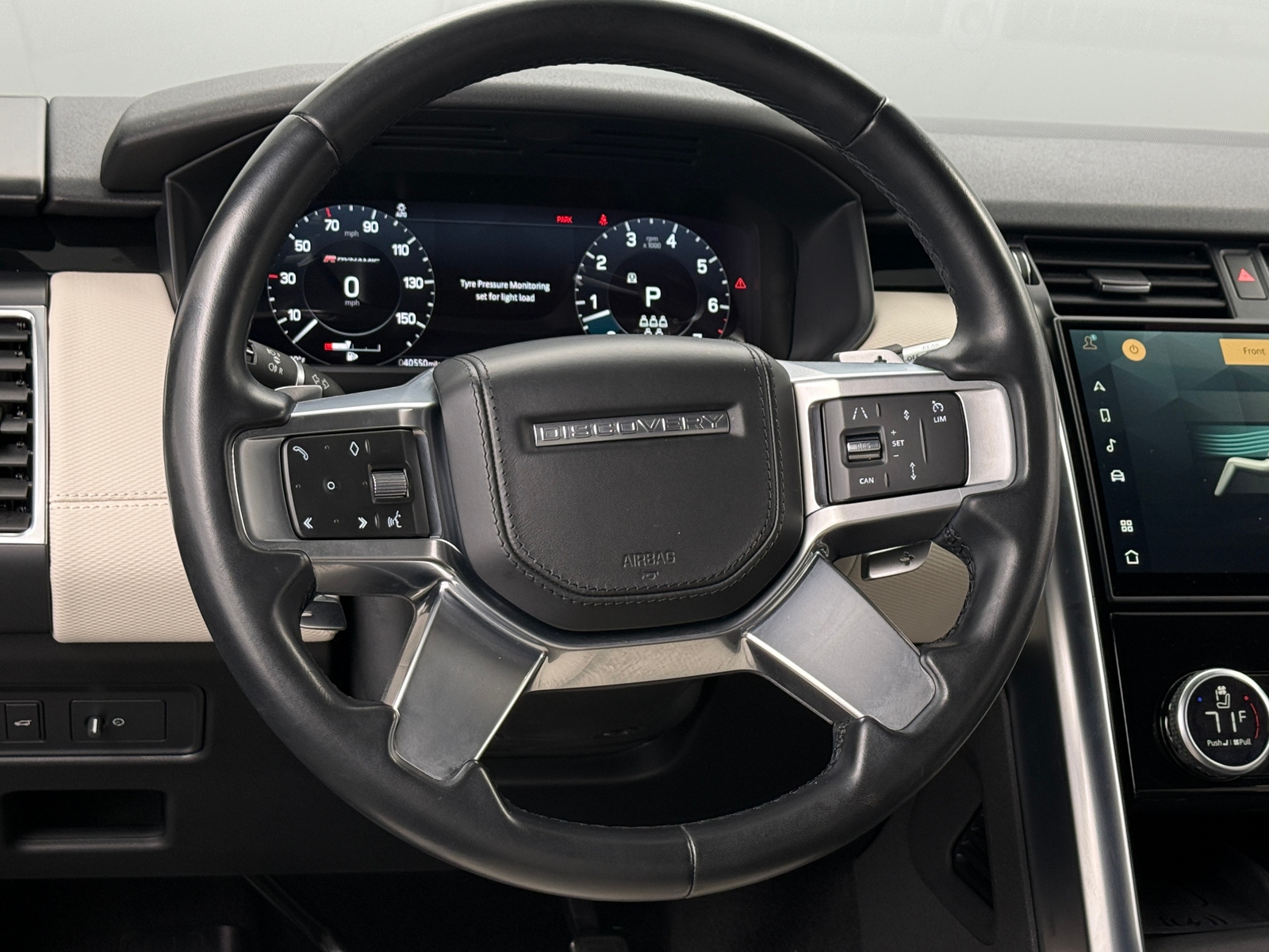 Thumbnail: 2021 Land Rover Discovery - 4