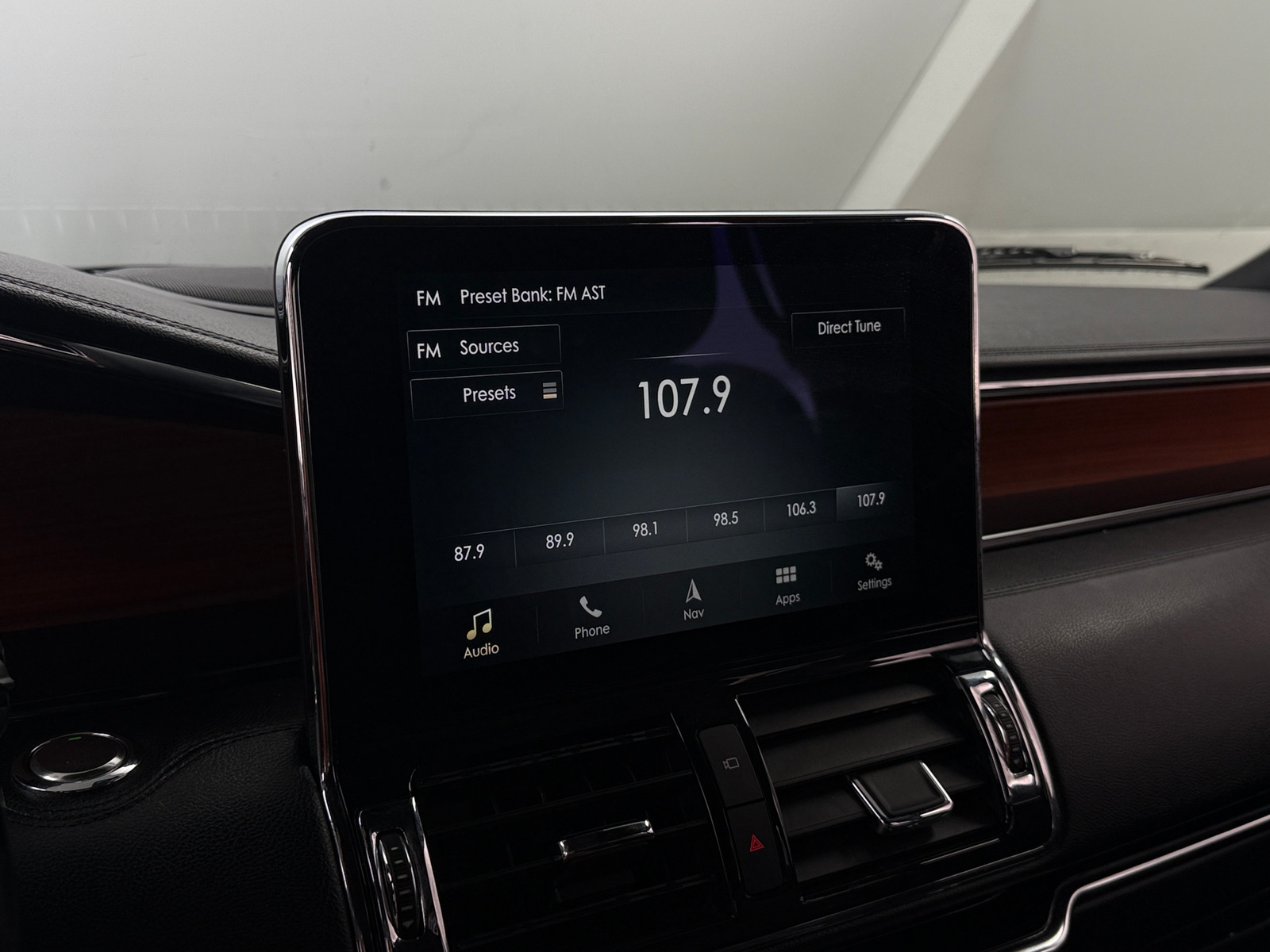 Thumbnail: 2018 Lincoln Navigator - 3