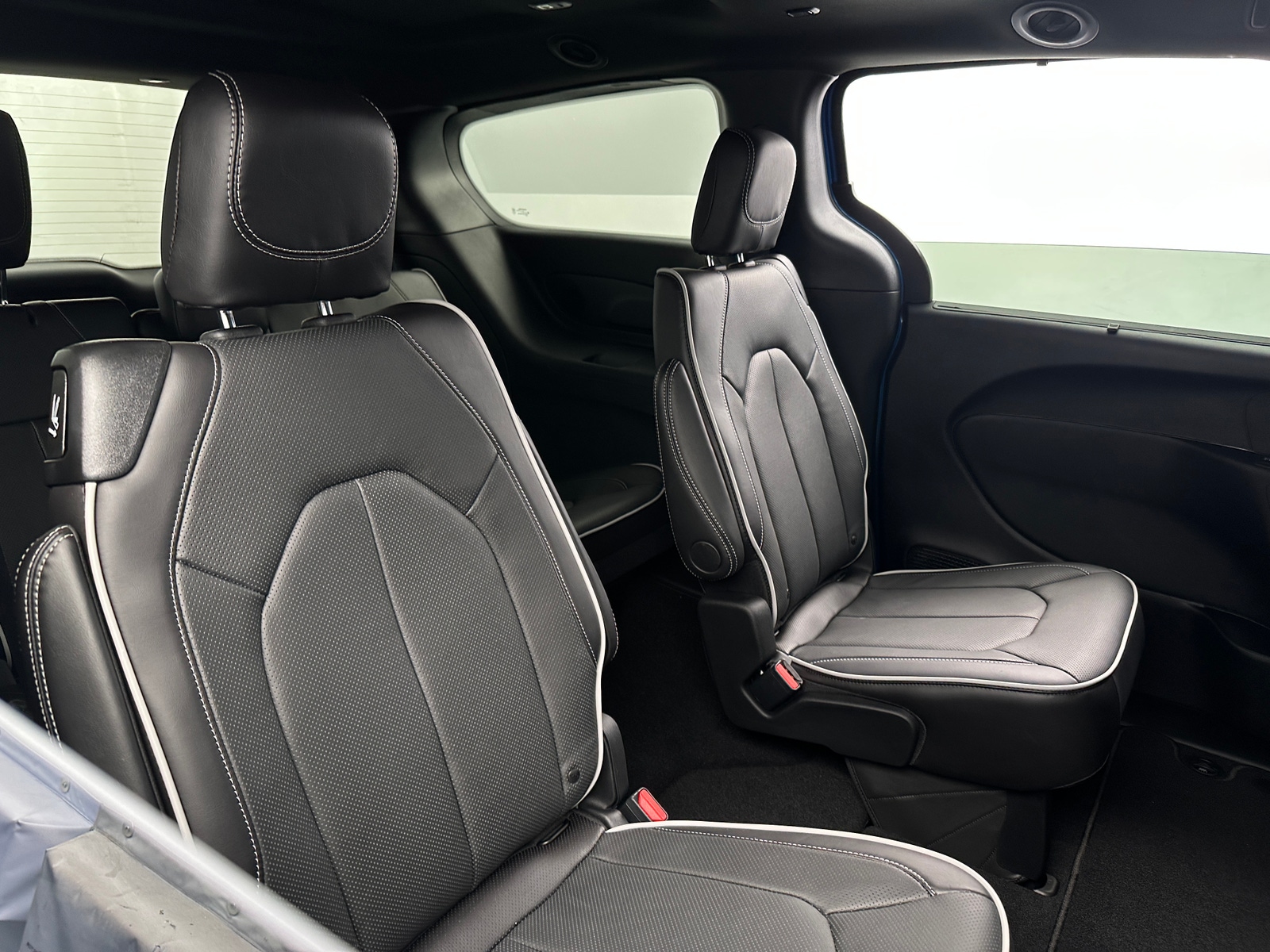 Thumbnail: 2026 Chrysler Pacifica - 5