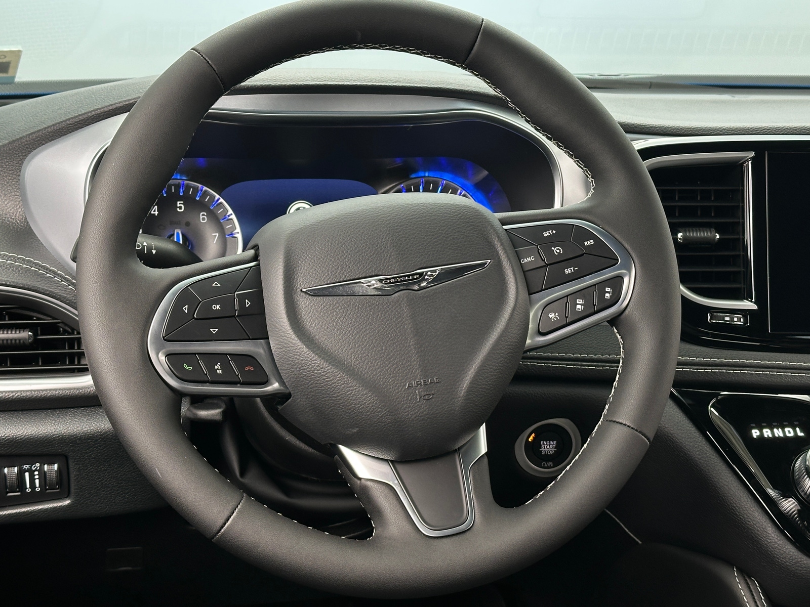 Thumbnail: 2026 Chrysler Pacifica - 4