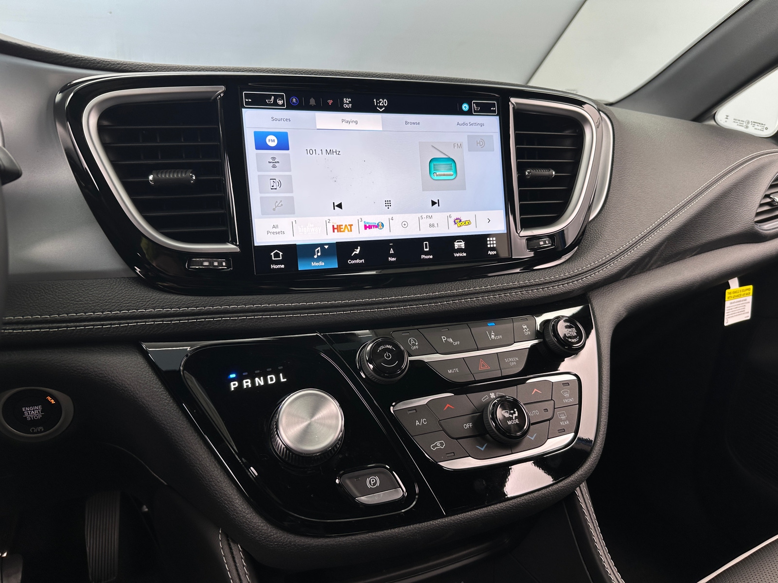 Thumbnail: 2026 Chrysler Pacifica - 3