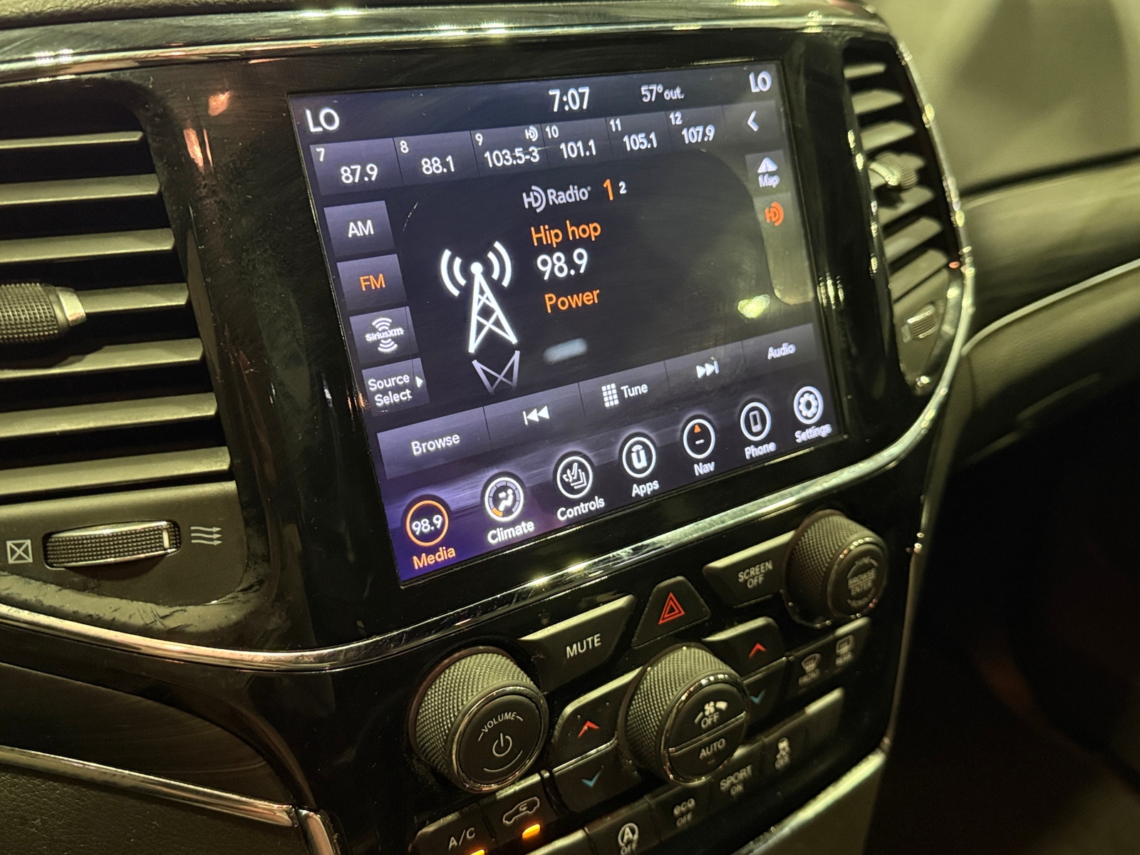 Thumbnail: 2019 Jeep Grand Cherokee - 3