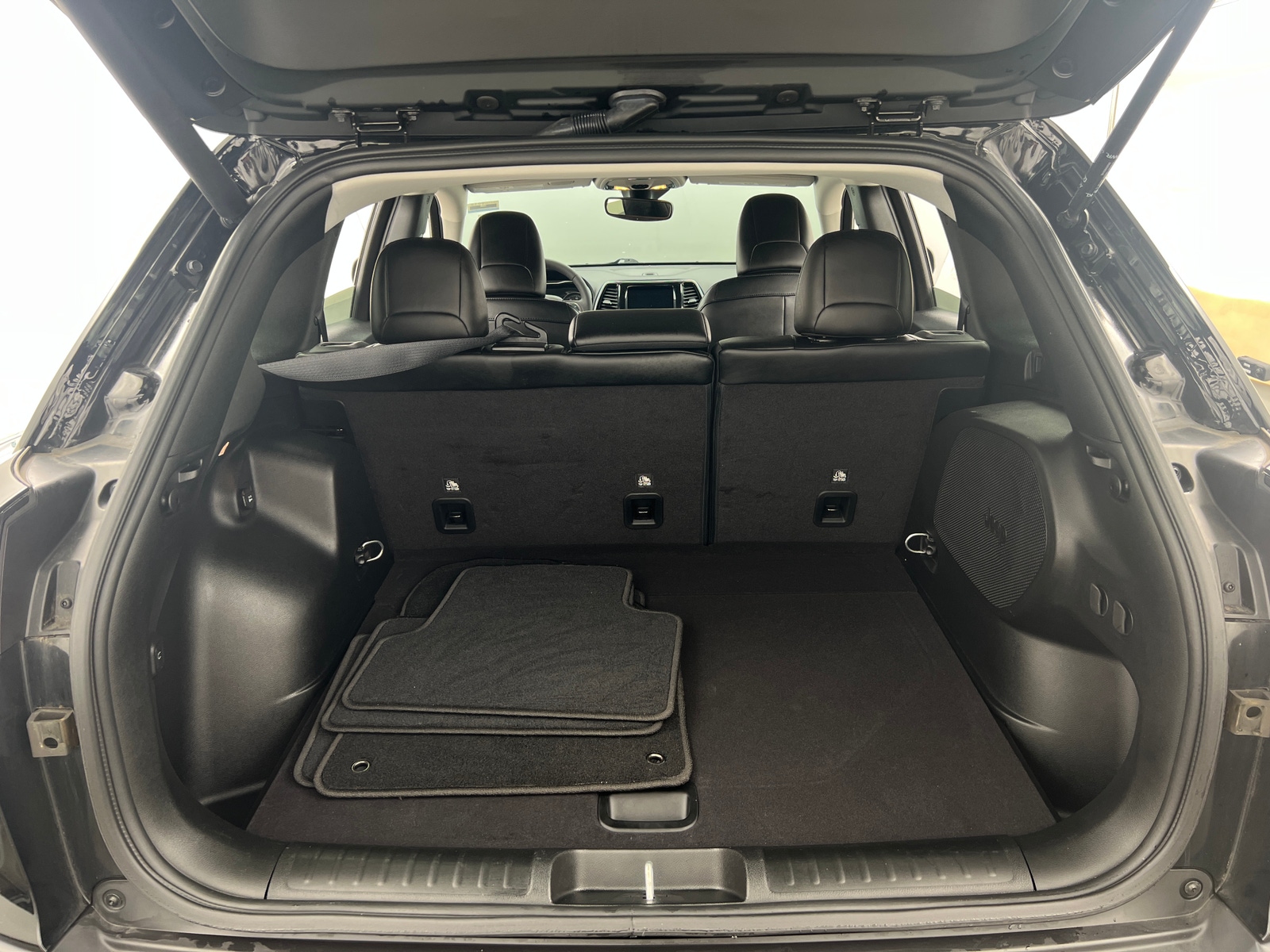 Thumbnail: 2022 Jeep Cherokee - 6