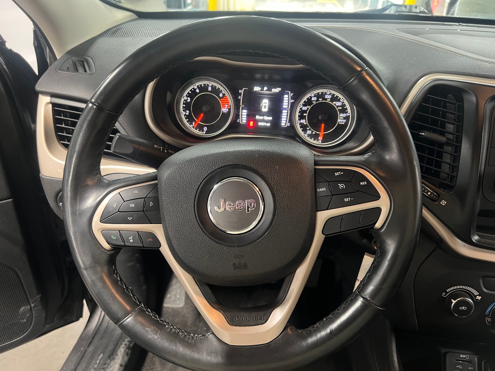 Thumbnail: 2018 Jeep Cherokee - 5