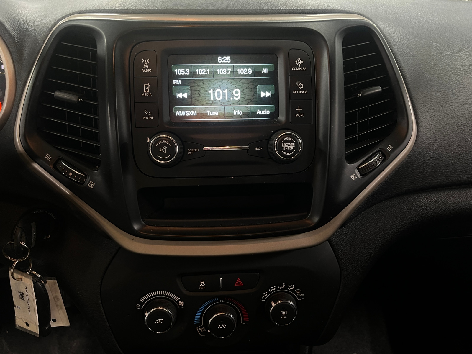 Thumbnail: 2018 Jeep Cherokee - 4