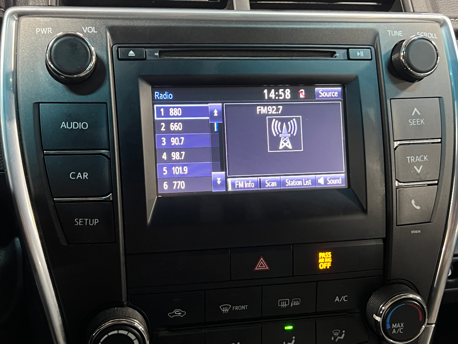 Thumbnail: 2016 Toyota Camry - 4