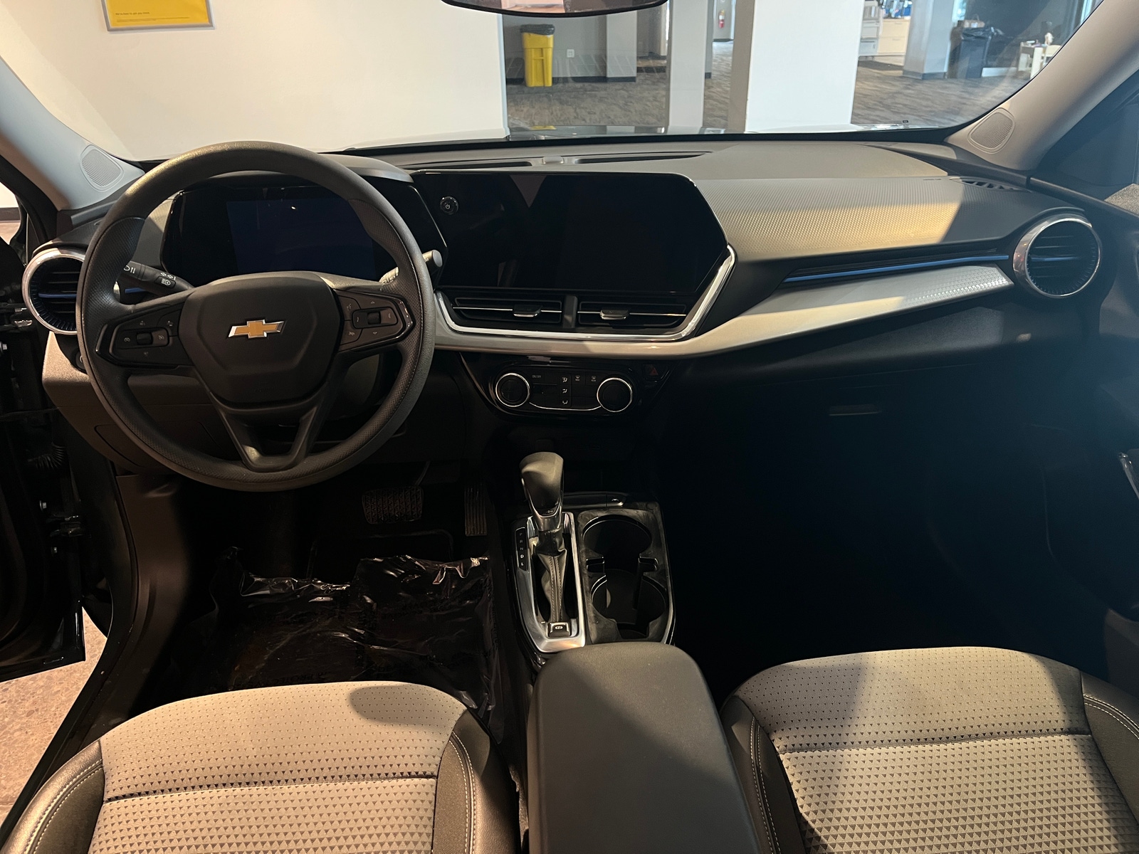 Thumbnail: 2025 Chevrolet Trax - 3