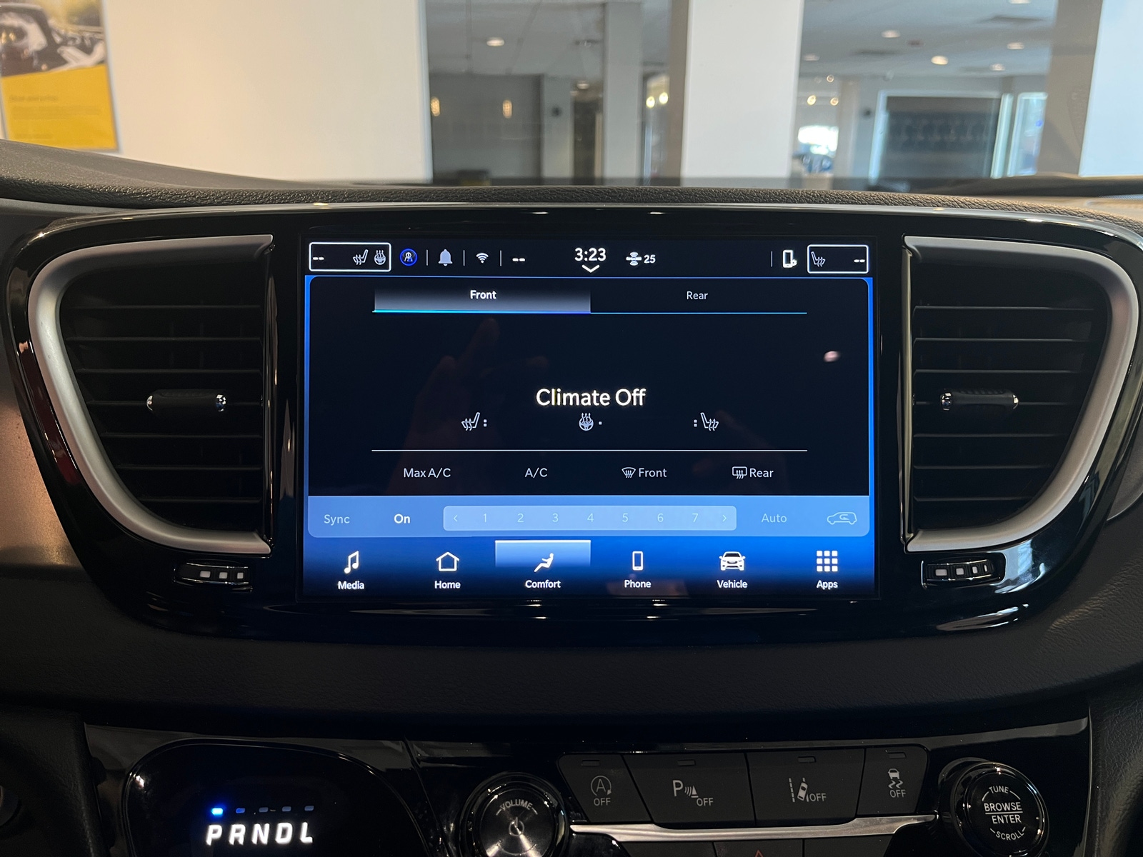 Thumbnail: 2025 Chrysler Pacifica - 4