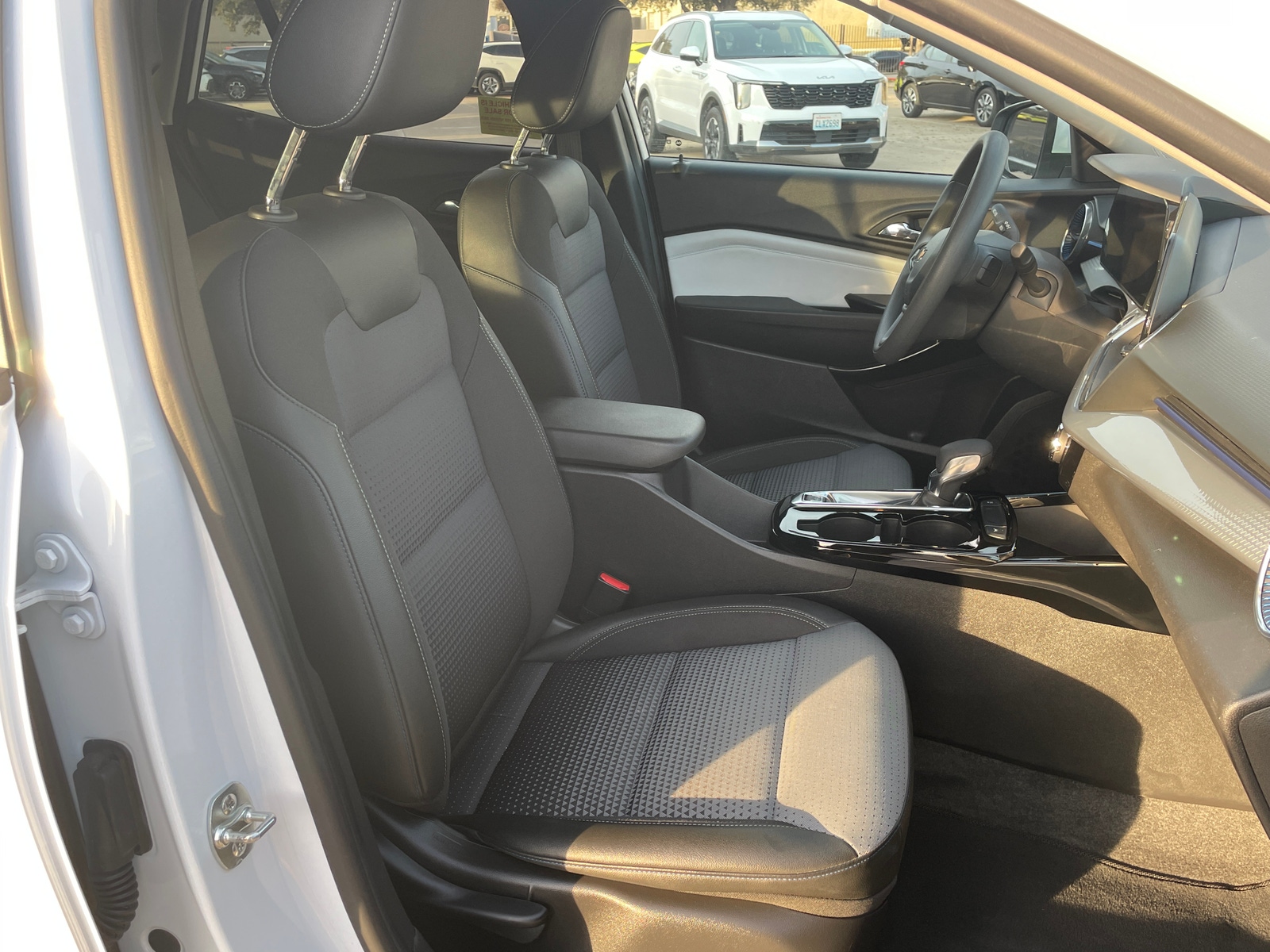 Thumbnail: 2025 Chevrolet Trax - 2