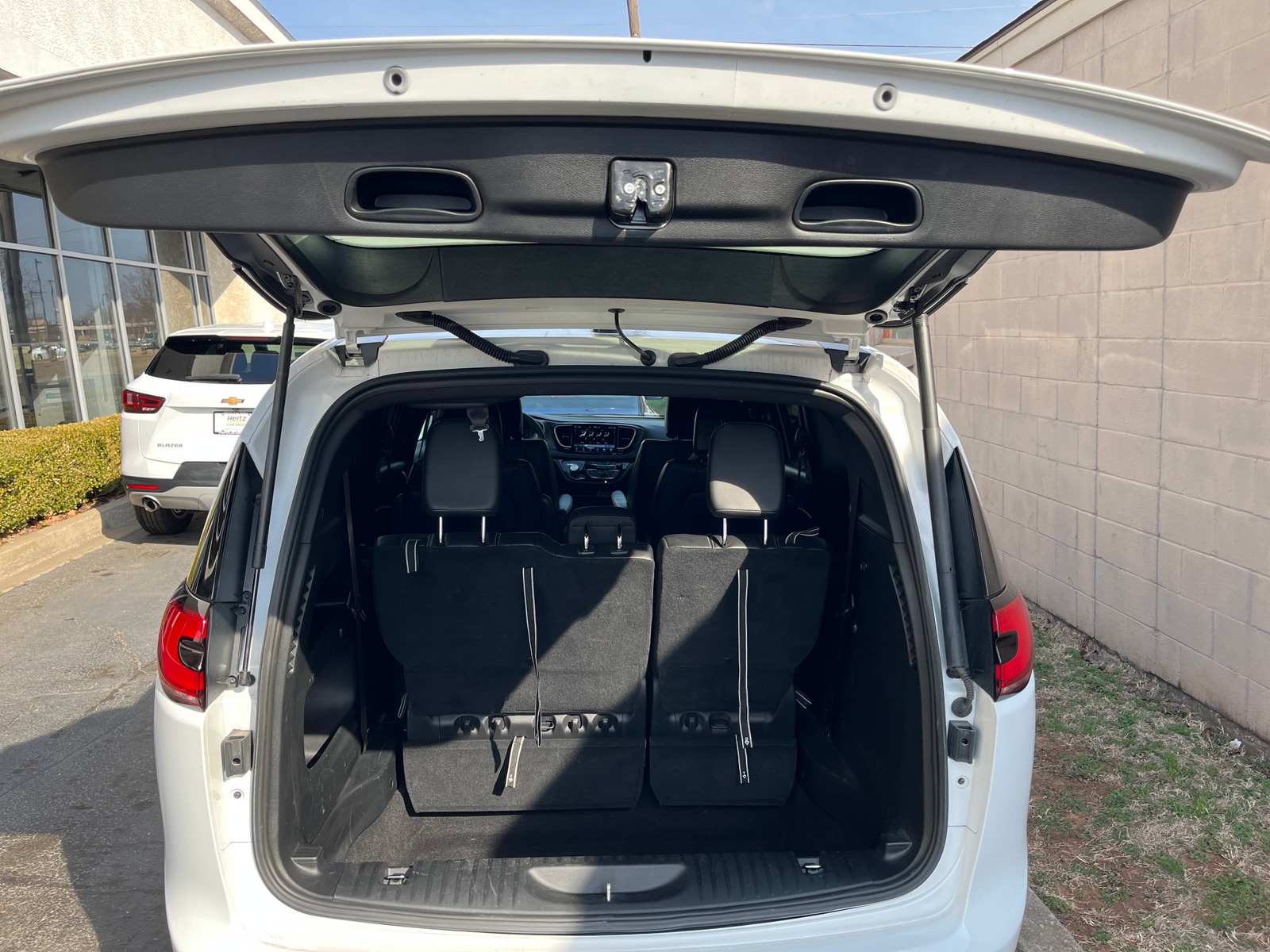 Thumbnail: 2025 Chrysler Pacifica - 5