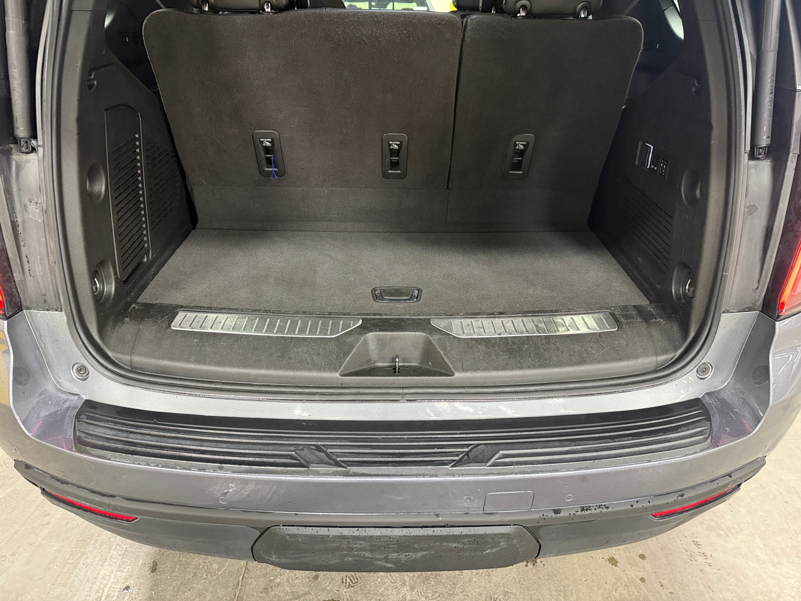 Thumbnail: 2022 Chevrolet Tahoe - 6