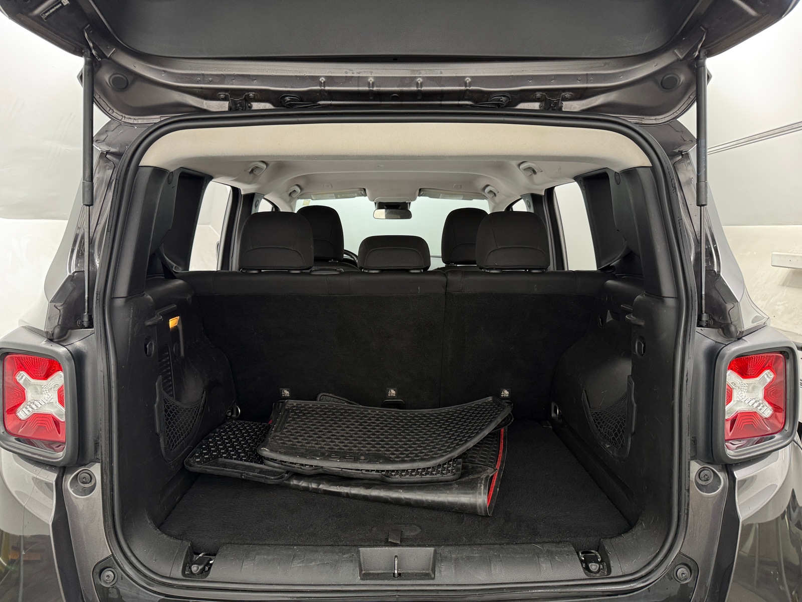 Thumbnail: 2018 Jeep Renegade - 7