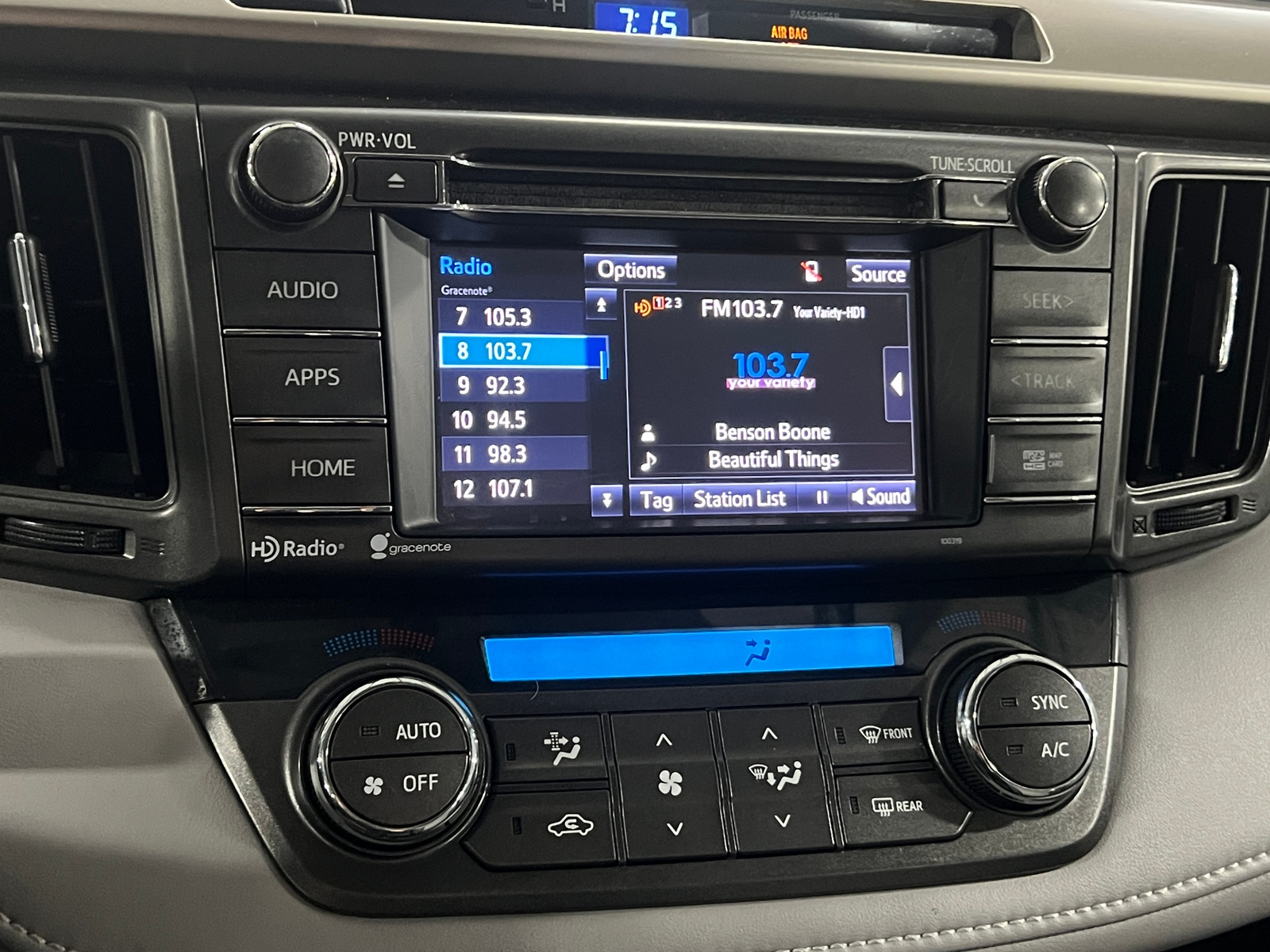 Thumbnail: 2014 Toyota RAV4 - 4