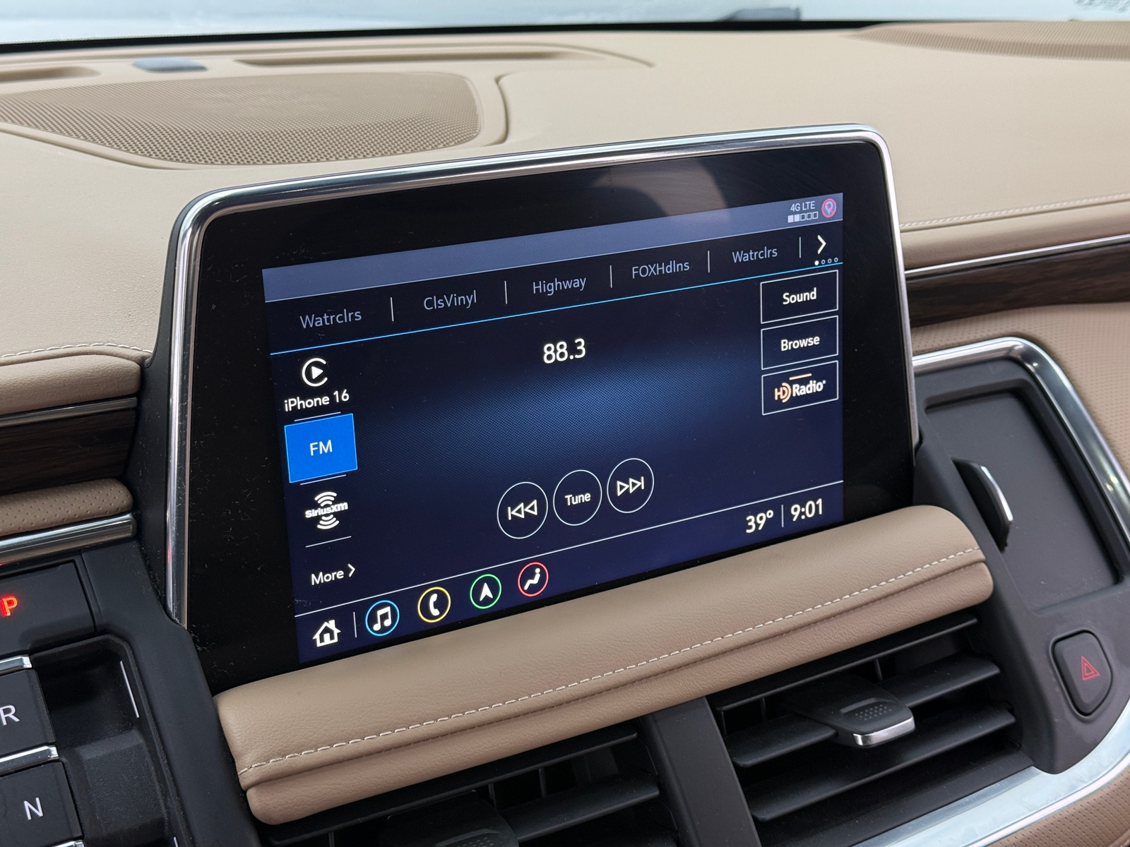 Thumbnail: 2021 Chevrolet Suburban - 3