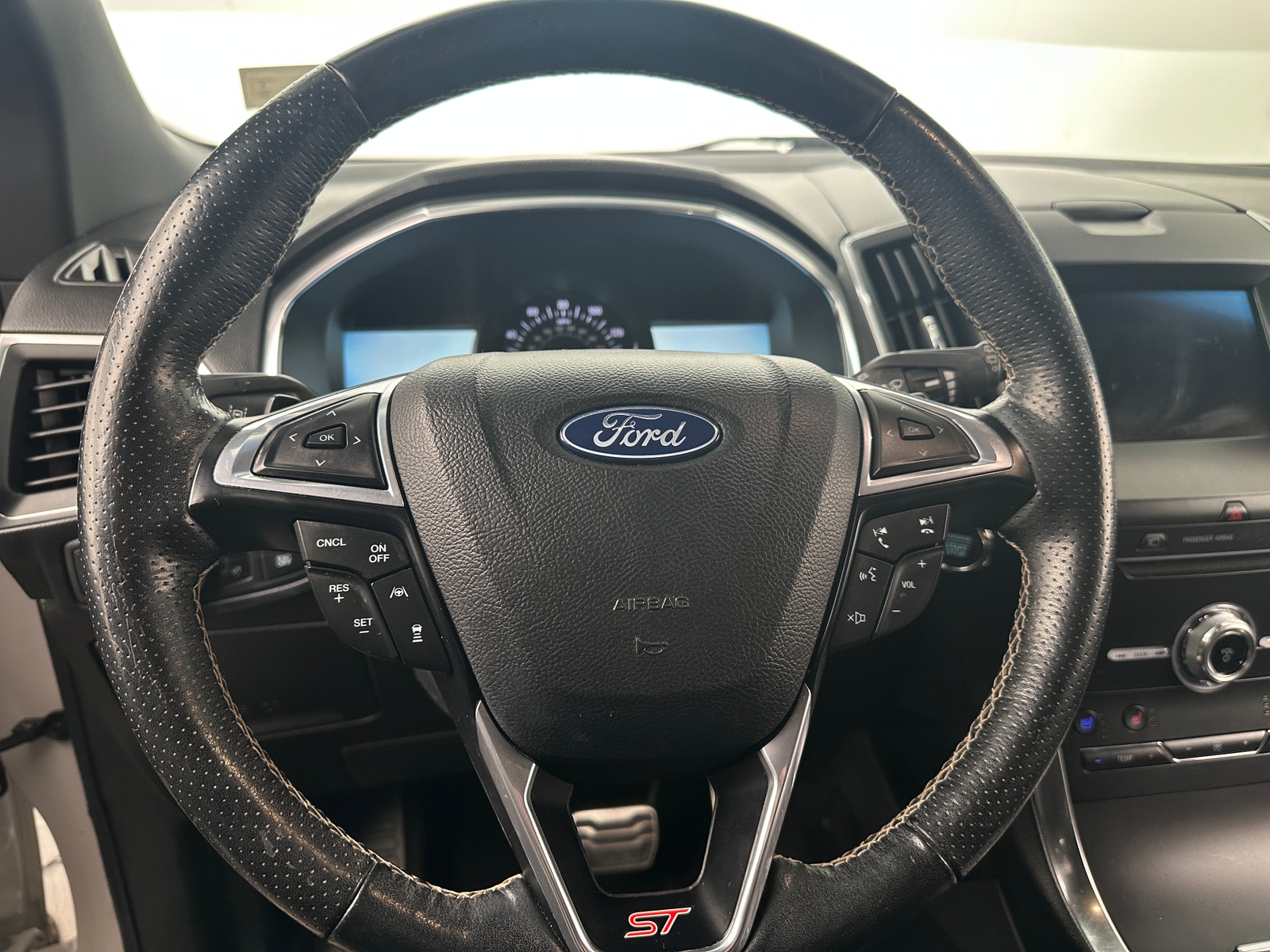 Thumbnail: 2019 Ford Edge - 4