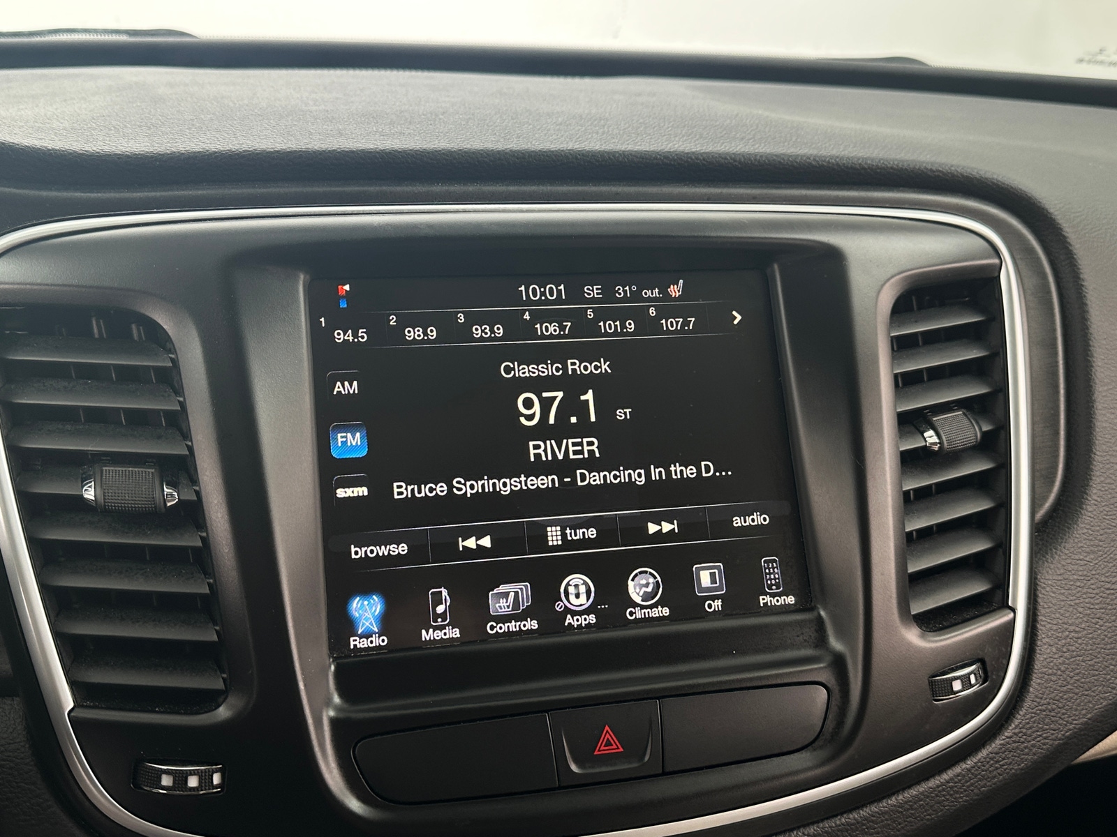 Thumbnail: 2016 Chrysler 200 - 3