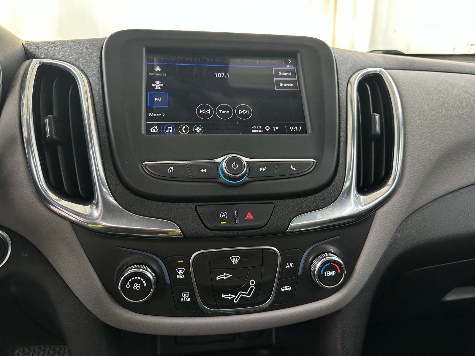 Thumbnail: 2023 Chevrolet Equinox - 4