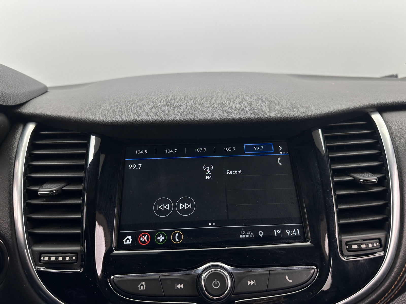 Thumbnail: 2019 Chevrolet Trax - 3