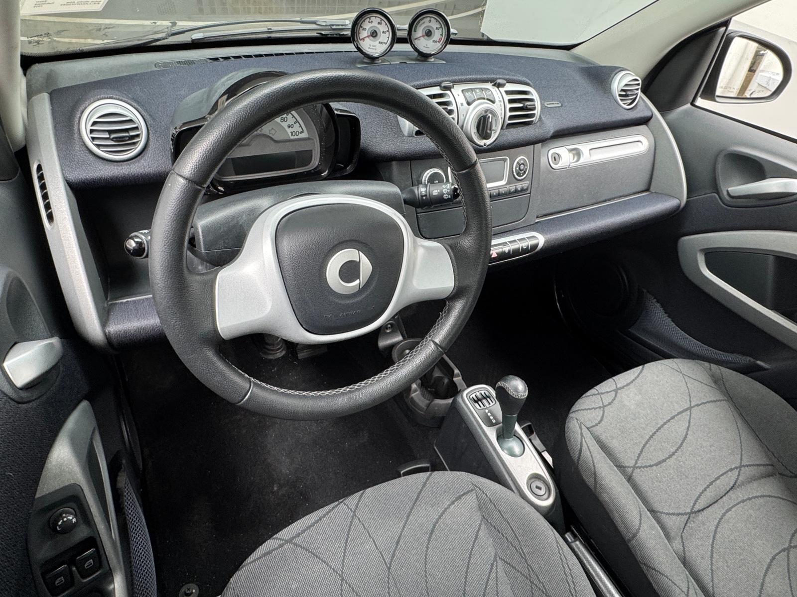 Thumbnail: 2015 smart fortwo - 3