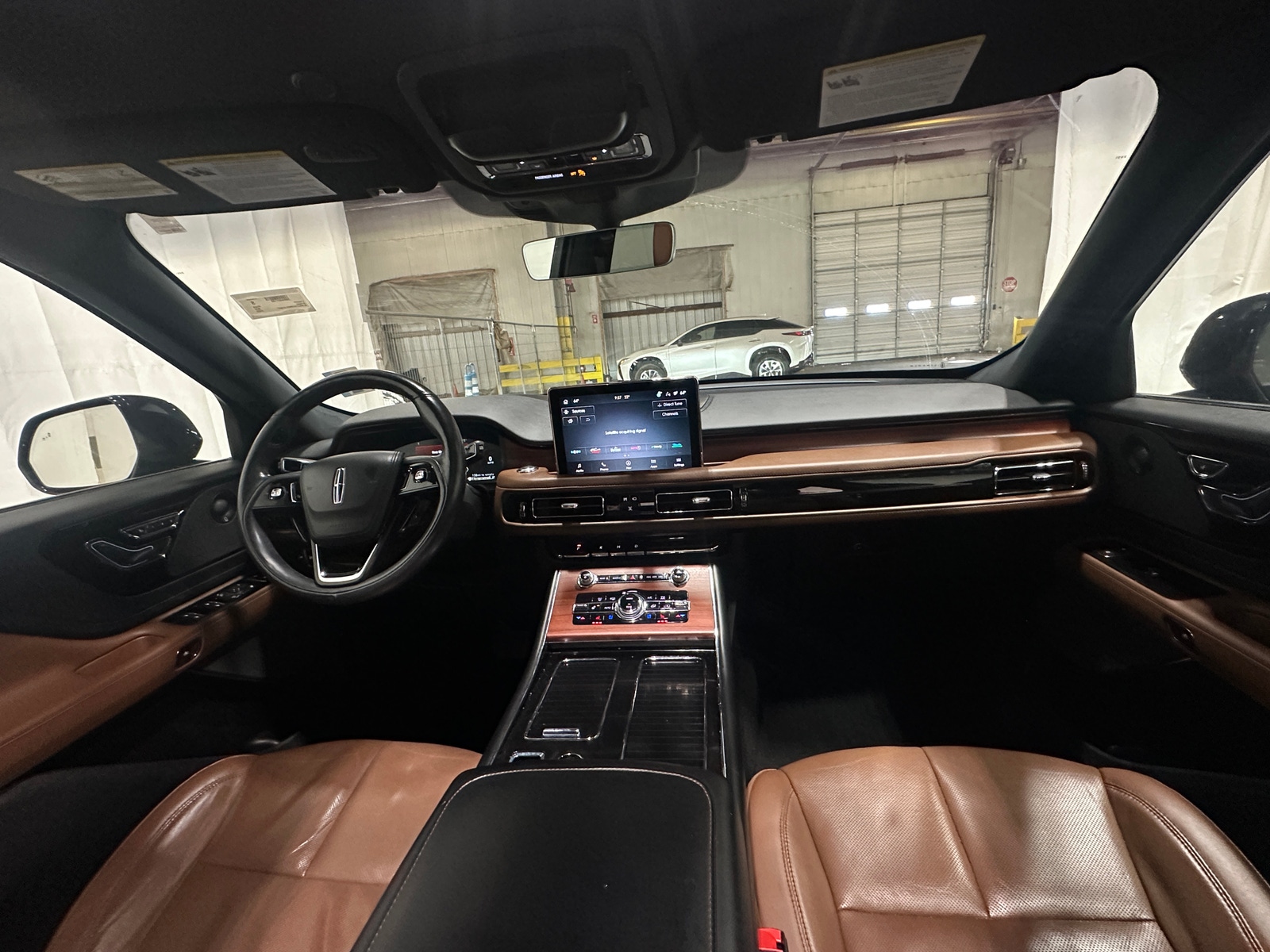 Thumbnail: 2022 Lincoln Aviator - 2