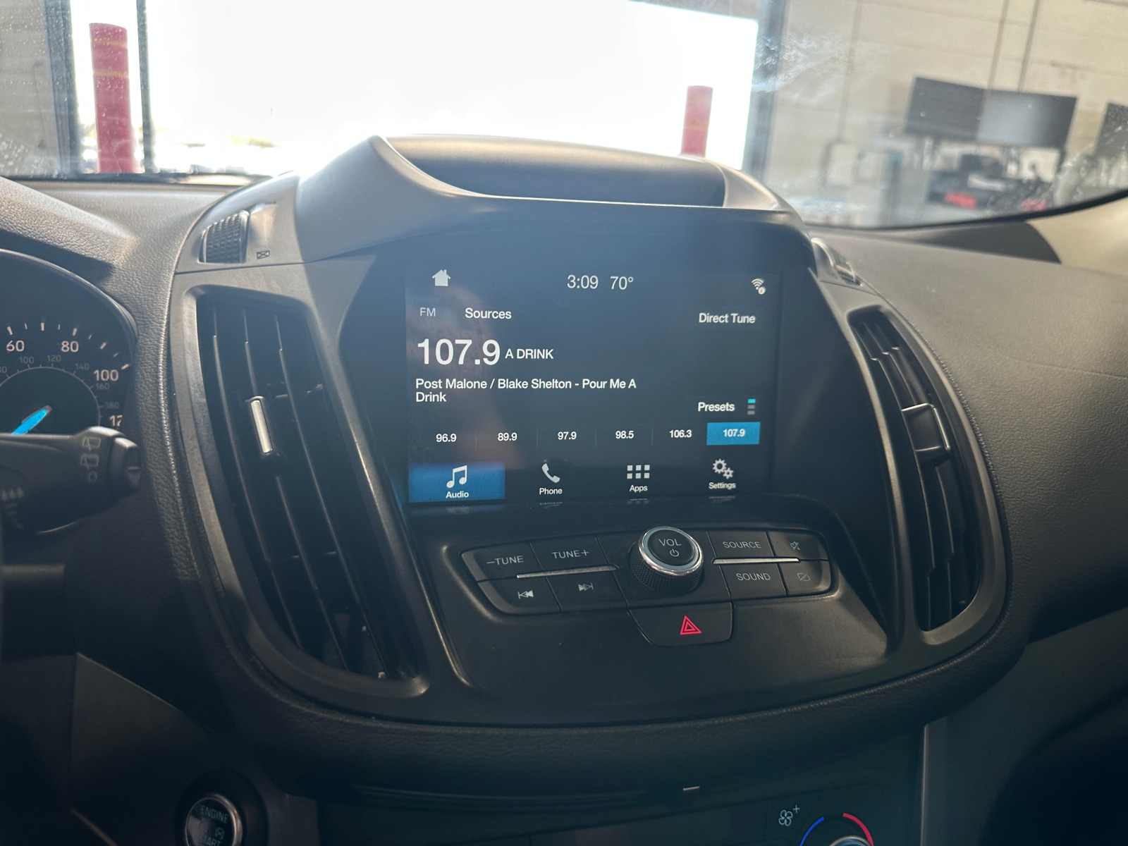 Thumbnail: 2019 Ford Escape - 4