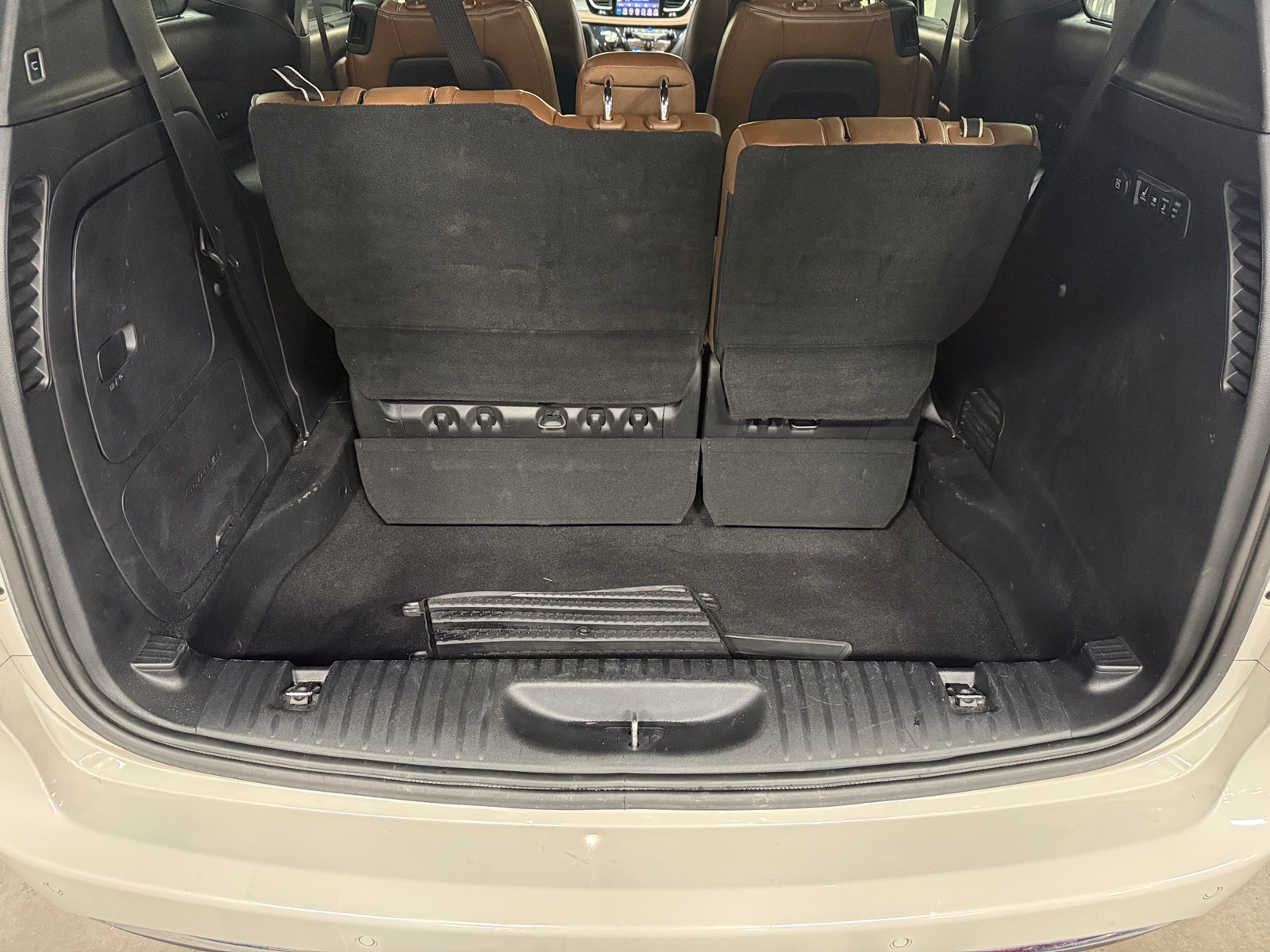 Thumbnail: 2020 Chrysler Pacifica - 6