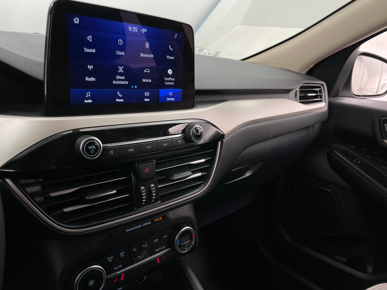 Thumbnail: 2020 Ford Escape - 4