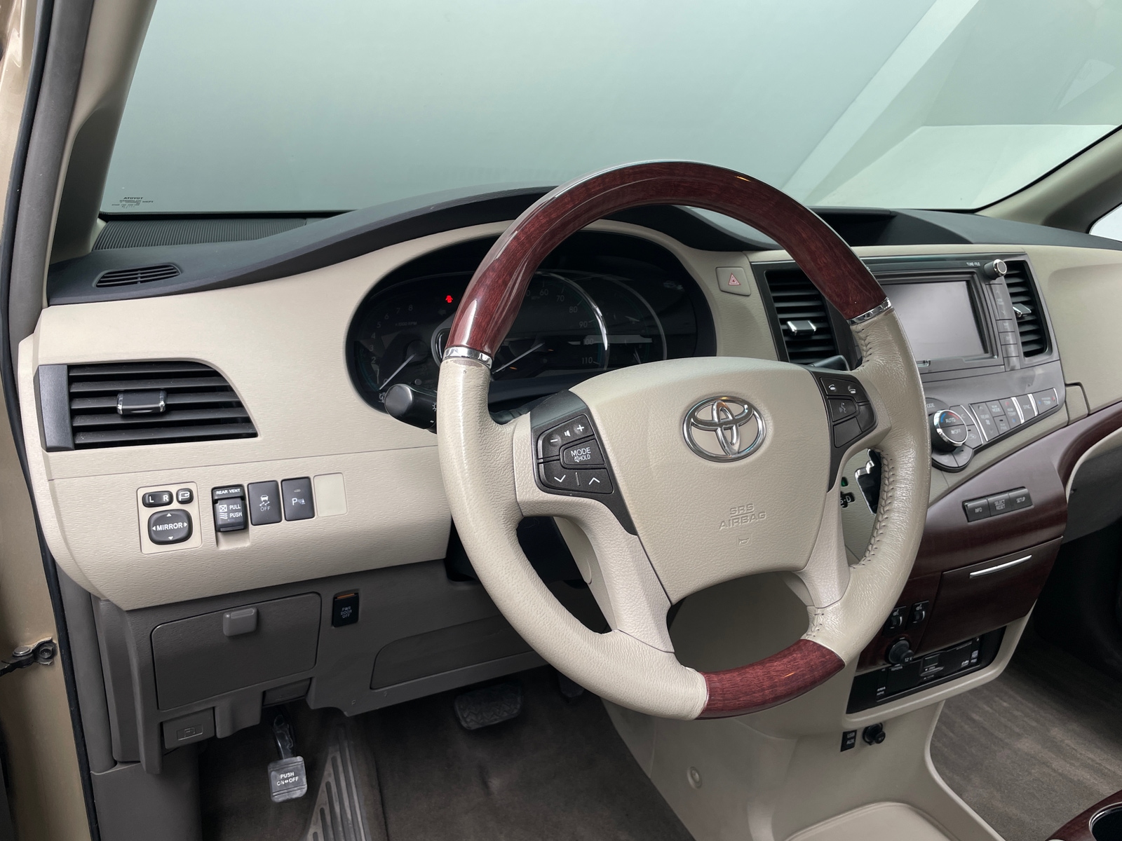 Thumbnail: 2012 Toyota Sienna - 4