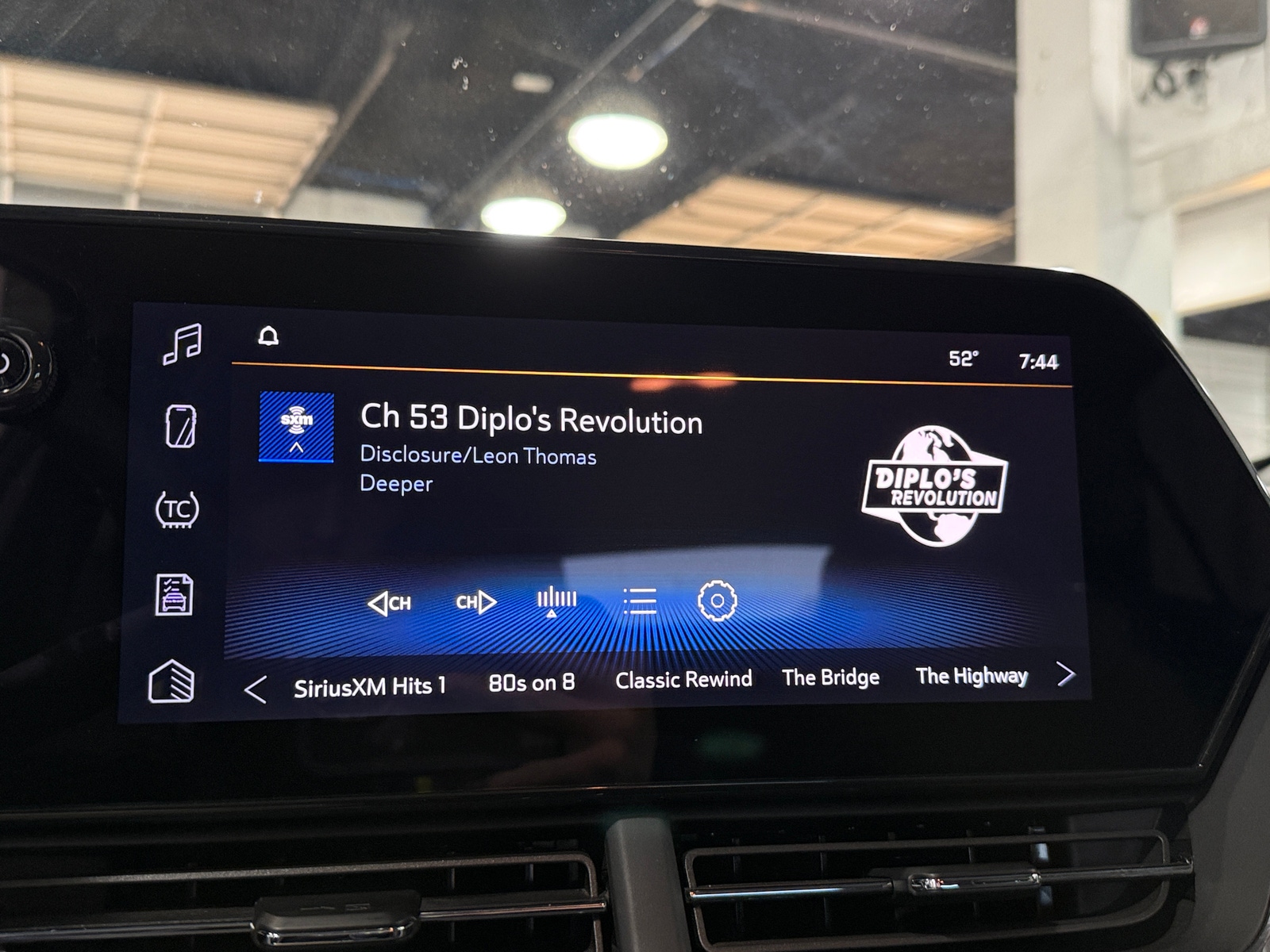 Thumbnail: 2025 Chevrolet Trax - 4