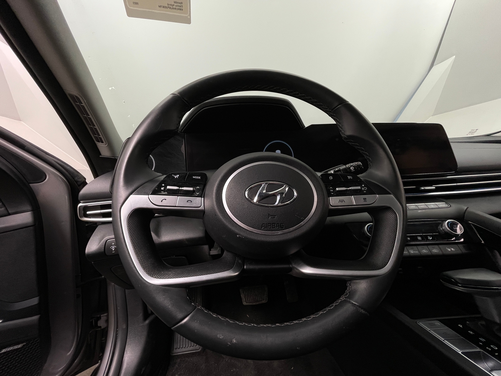 Thumbnail: 2023 Hyundai Elantra - 4