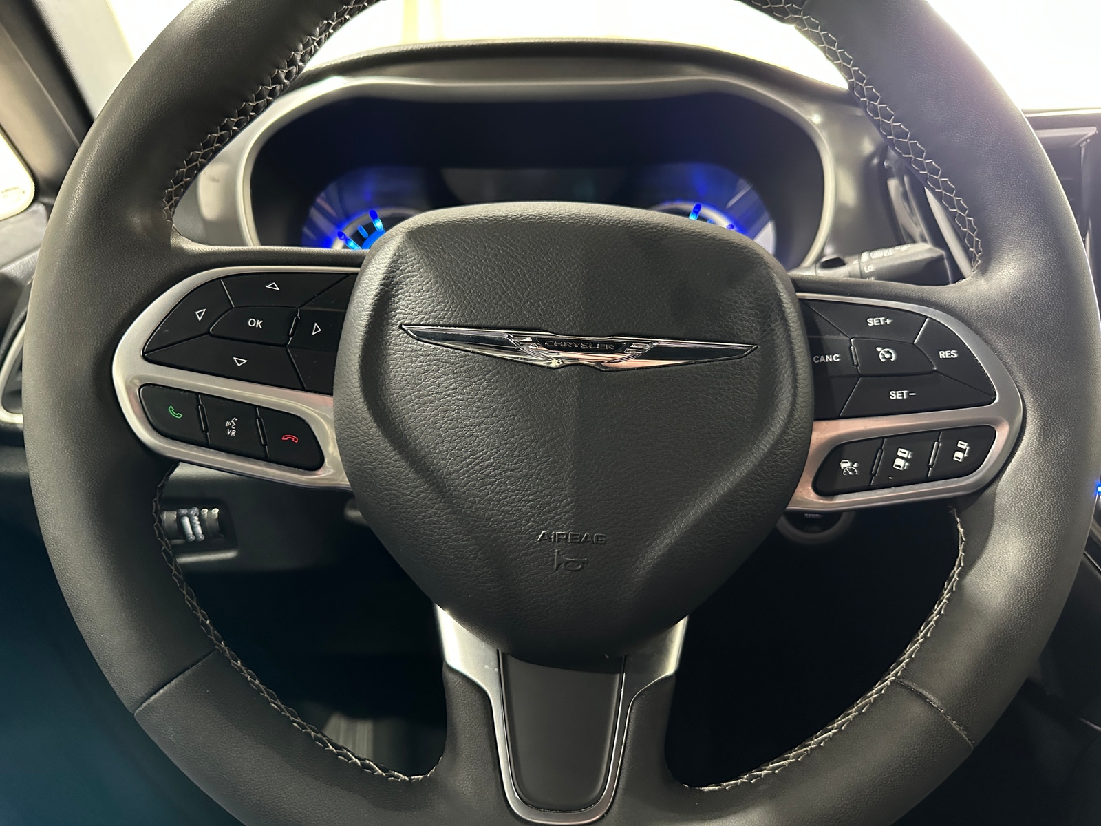 Thumbnail: 2025 Chrysler Pacifica - 4