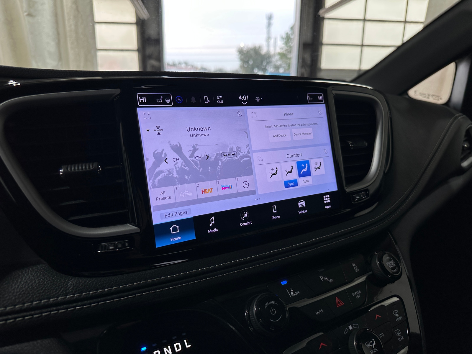 Thumbnail: 2025 Chrysler Pacifica - 3