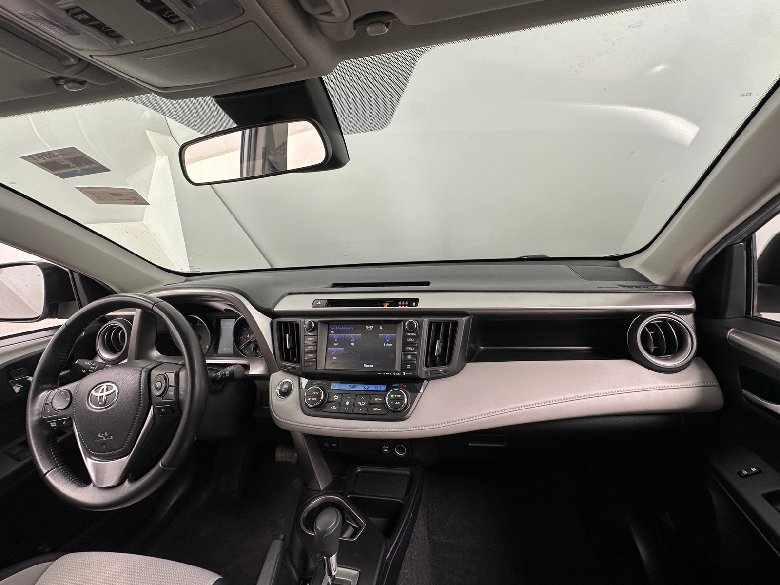 Thumbnail: 2018 Toyota RAV4 - 3