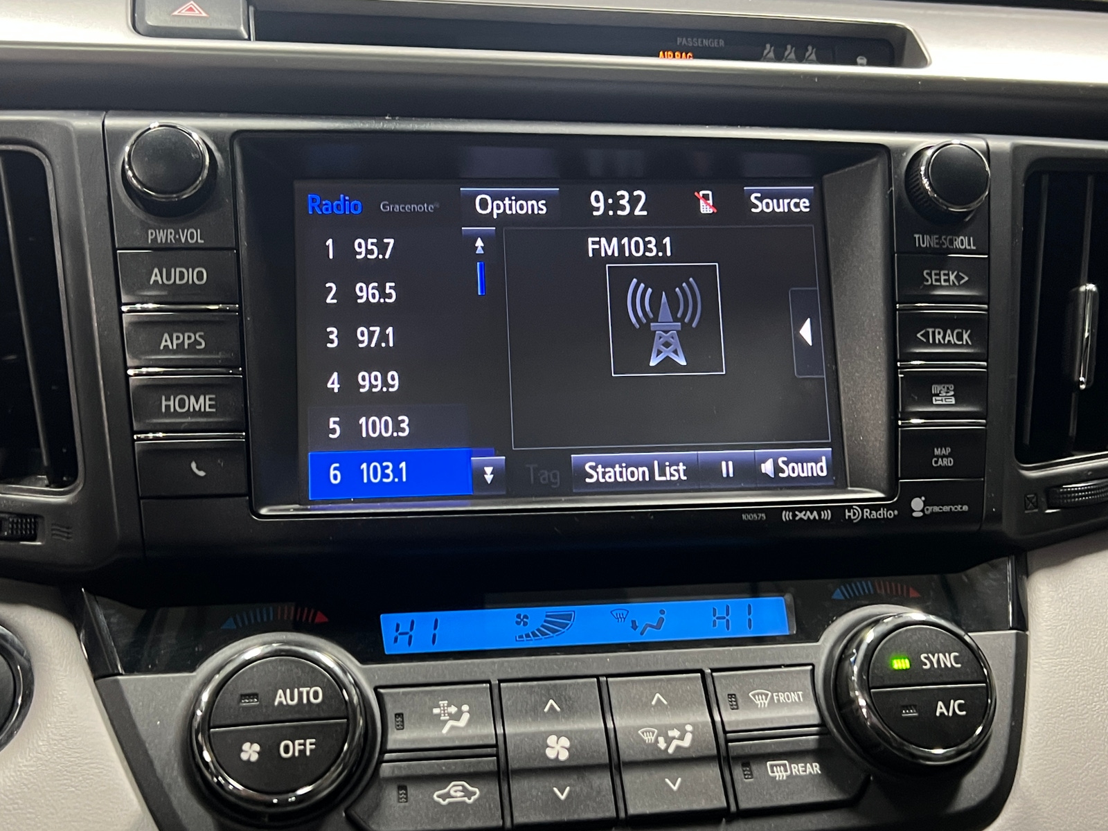 Thumbnail: 2018 Toyota RAV4 - 4