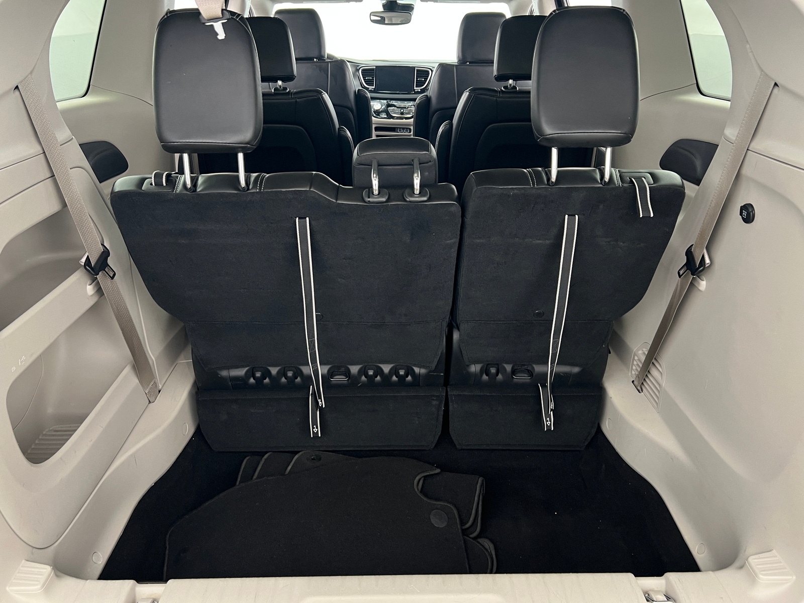 Thumbnail: 2024 Chrysler Pacifica - 6